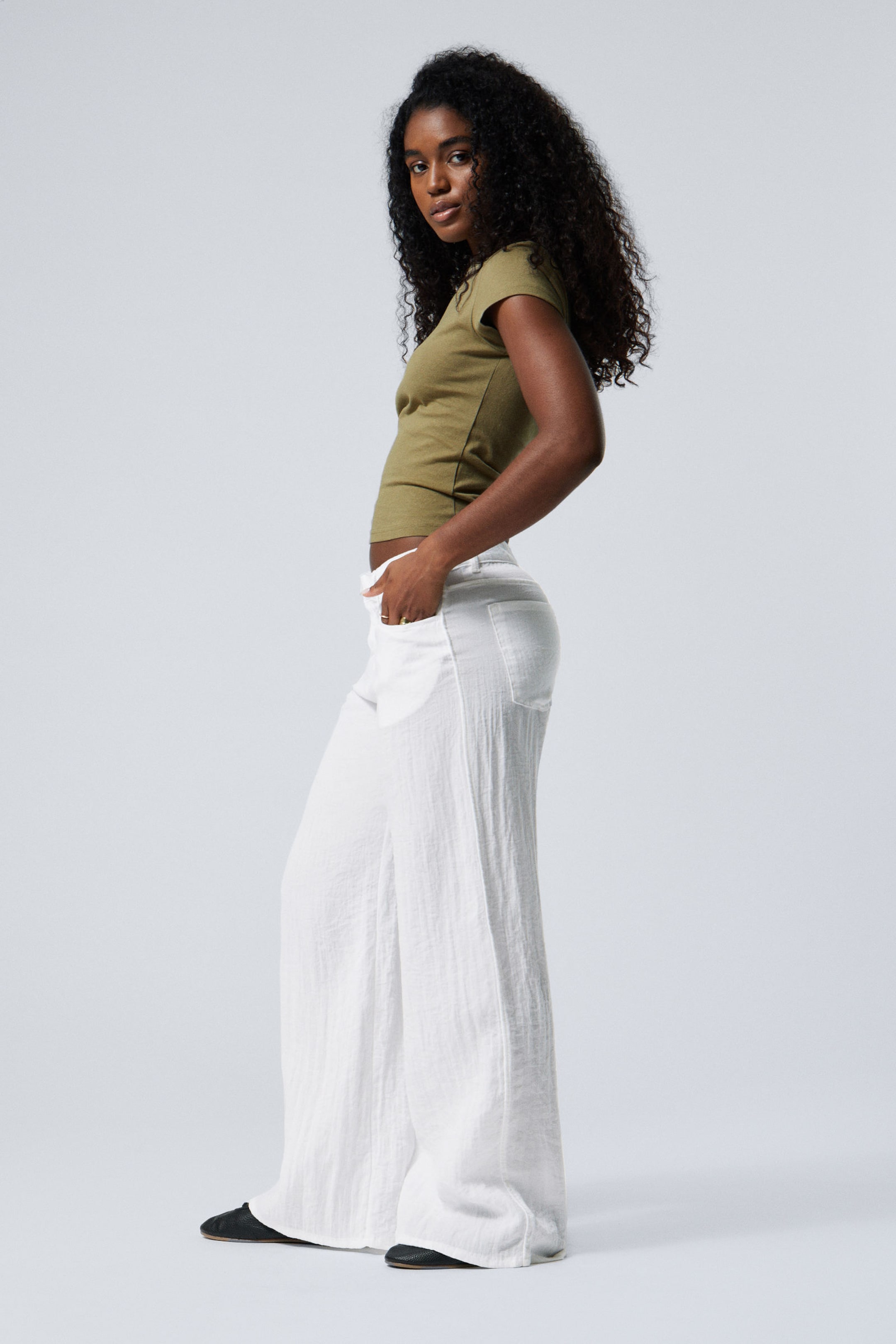 White - Crinkle Low Waist Loose Fit Trousers - 2