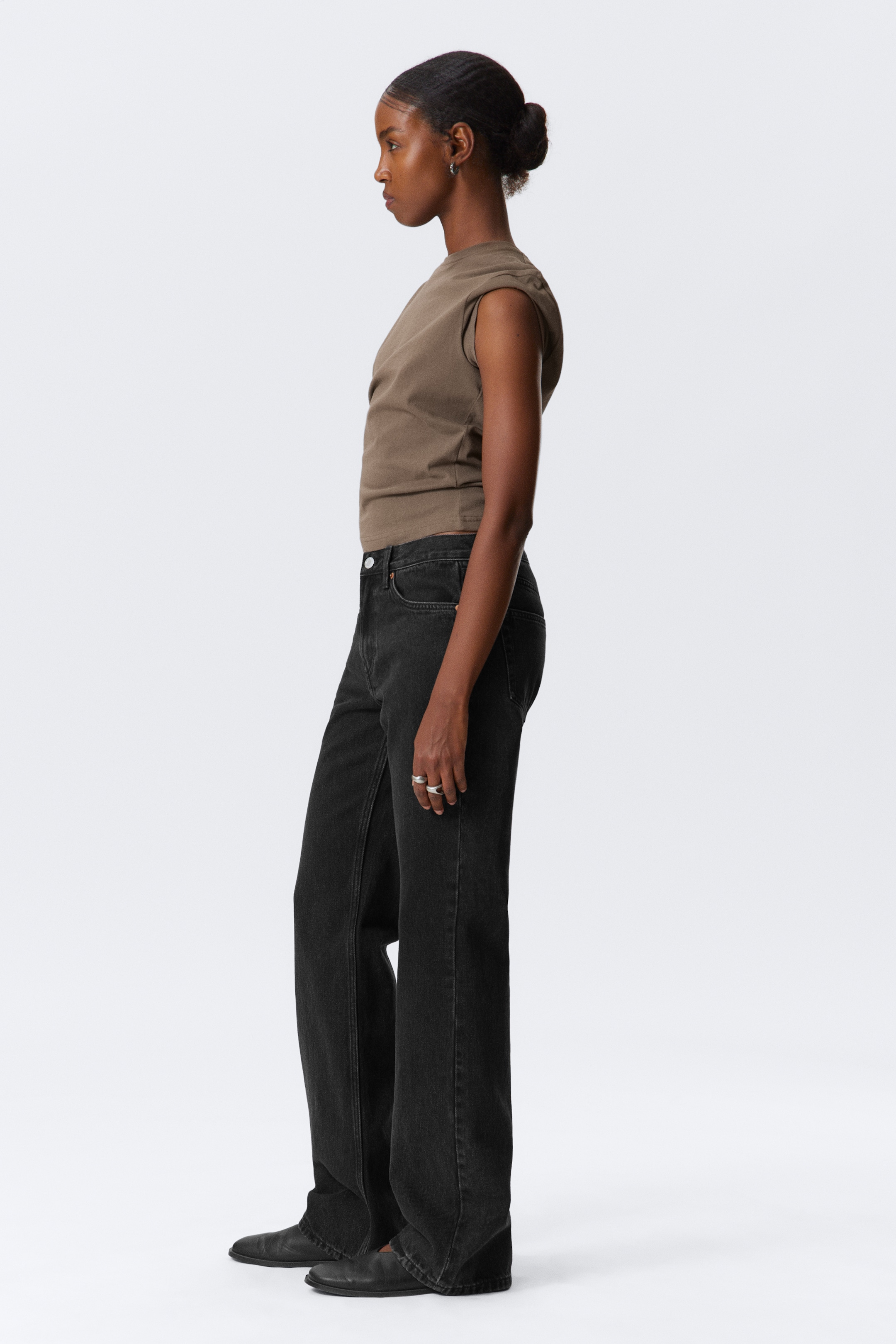 Se større billede: Moon regular bootcut-jeans med mellemhøj talje - Tuned Black – sort - DAME | H&M DK 4