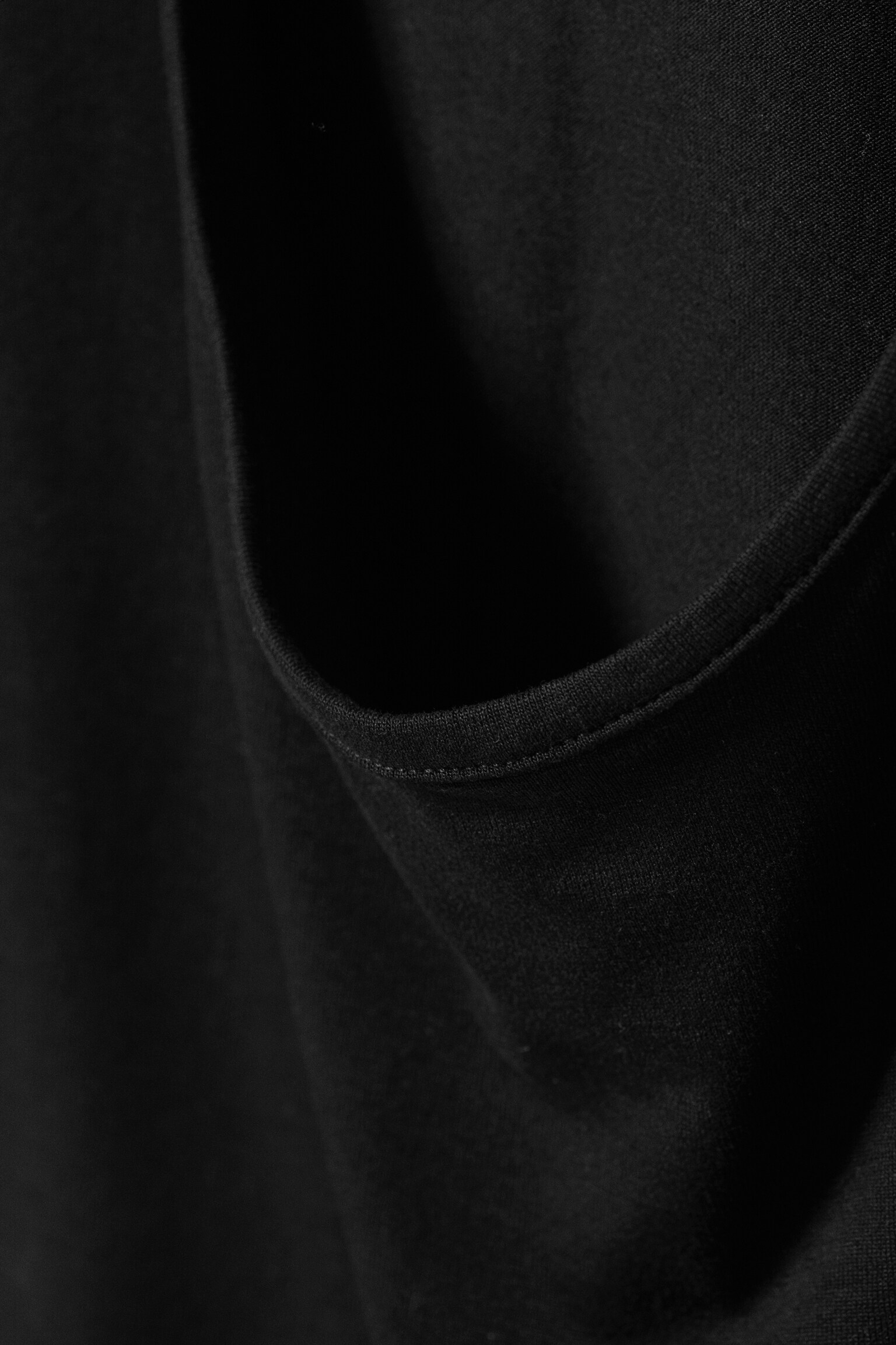 Long-Sleeved Open Back Top - Black/Burgundy - 3
