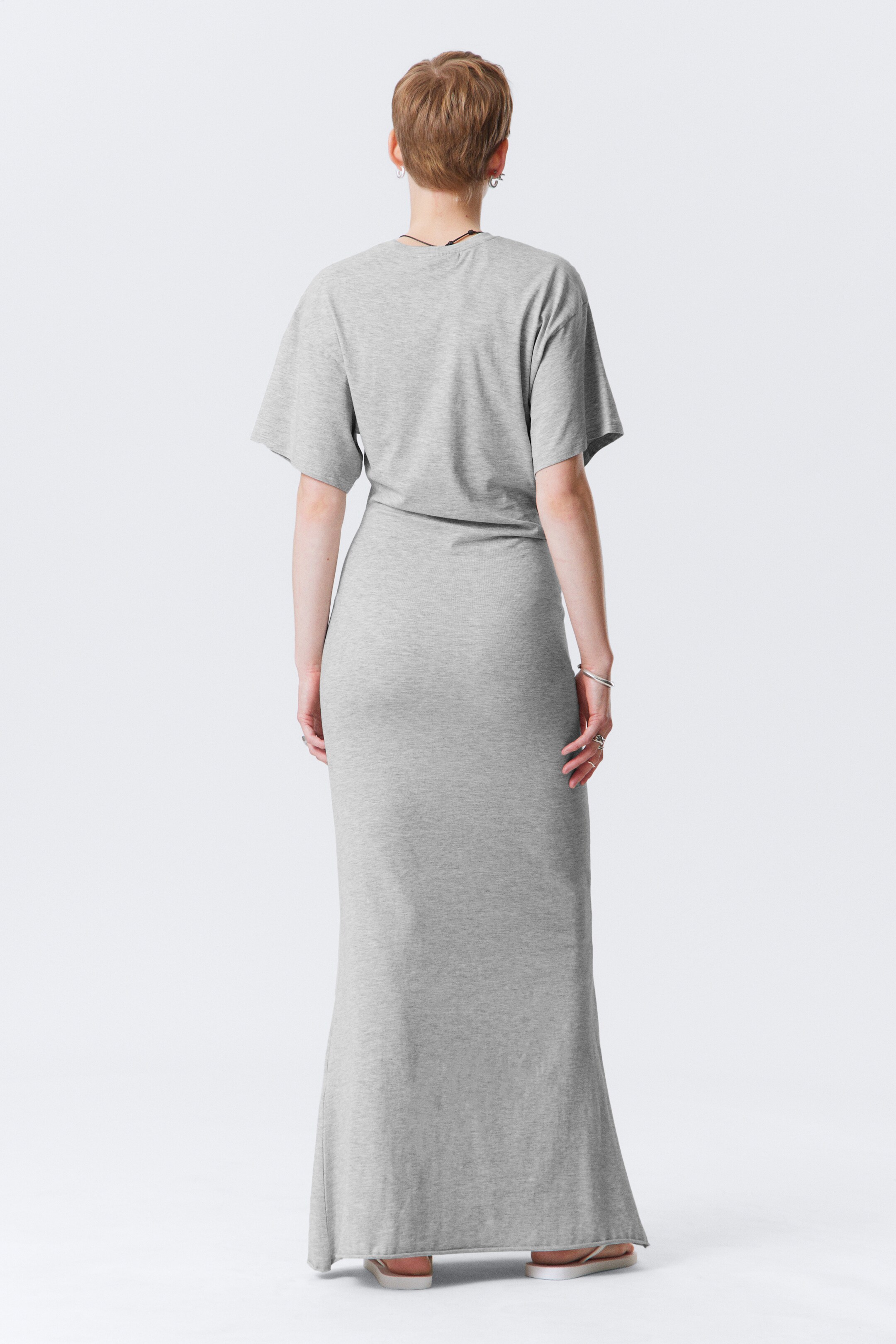 Visualizza immagine più grande: Maxi abito arricciato a maniche corte - Grigio chiaro mélange - DONNA | H&M IT 4