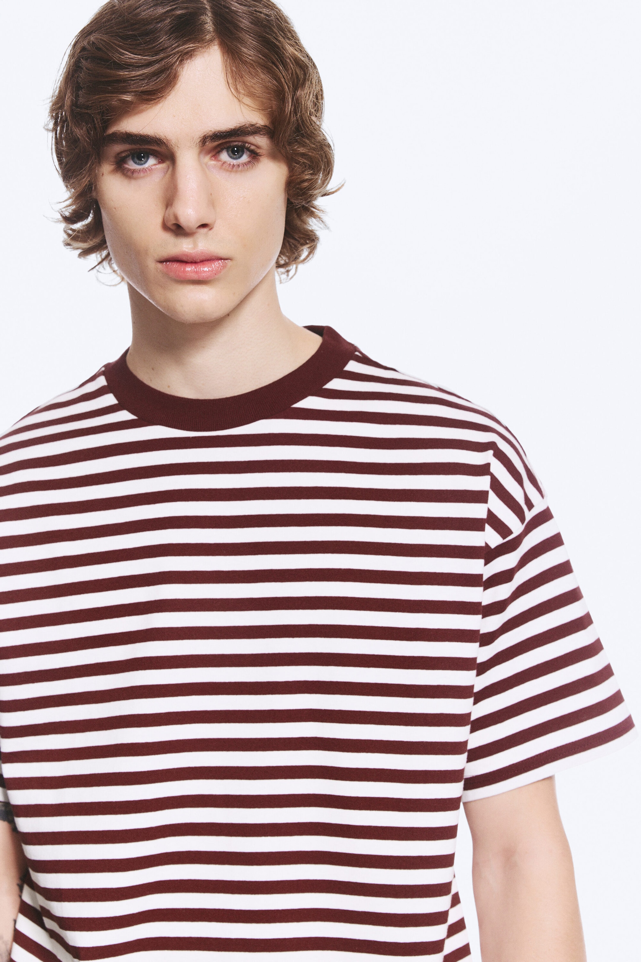 Red & White Stripe - T-SHIRT MIT ENTSPANNTER PASSFORM - 1