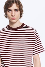 Red & White Stripe - T-SHIRT MIT ENTSPANNTER PASSFORM - 0