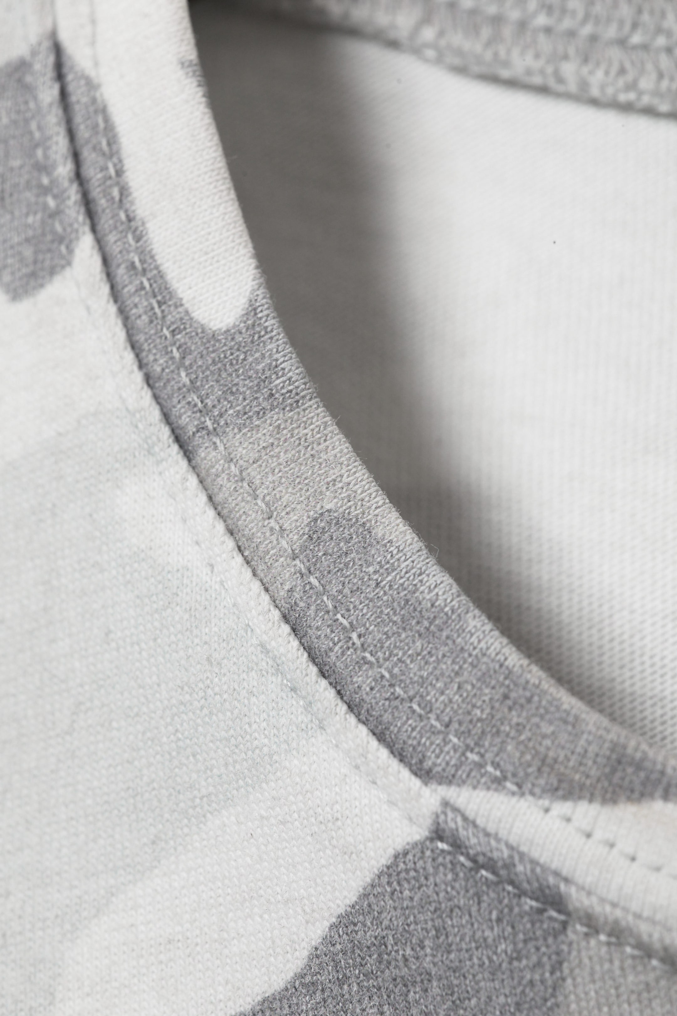 Weiß - Camouflage - Boxy T-Shirt mit Print und kurzen Ärmeln - 5