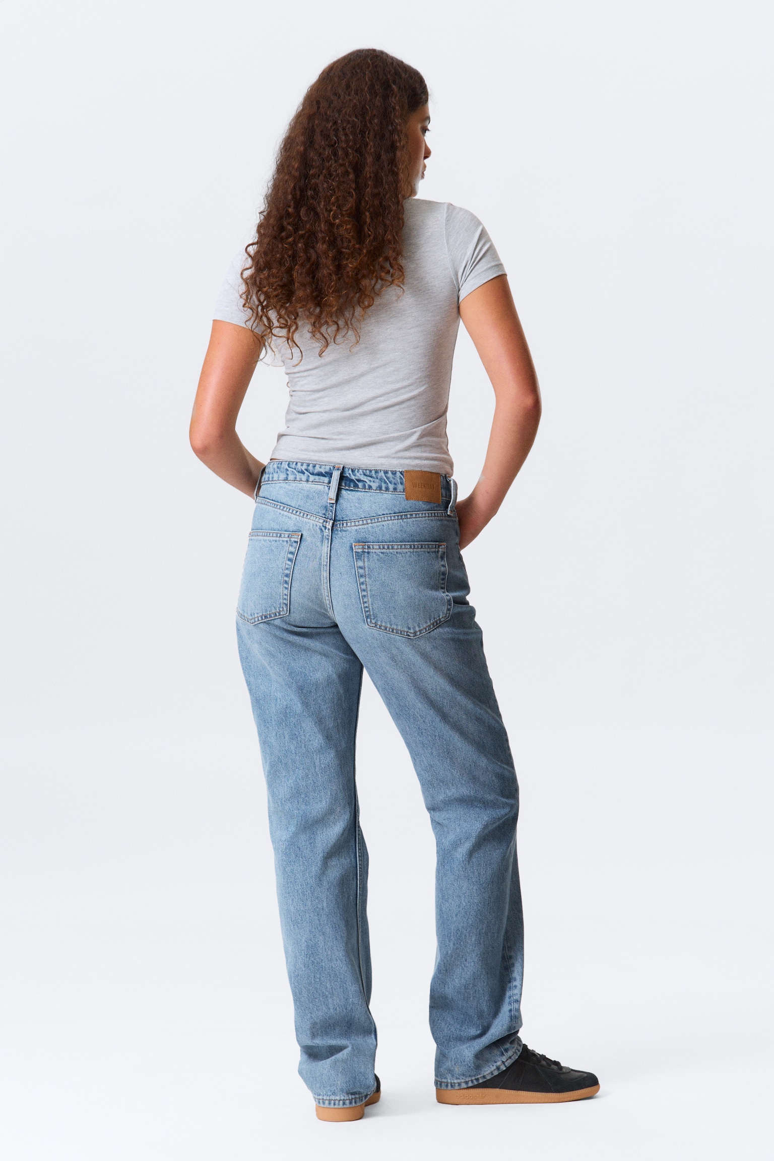 Jeans Laika de Cintura Média e Perna Reta Regular - Azul Eighteen - Azul Médio - 9