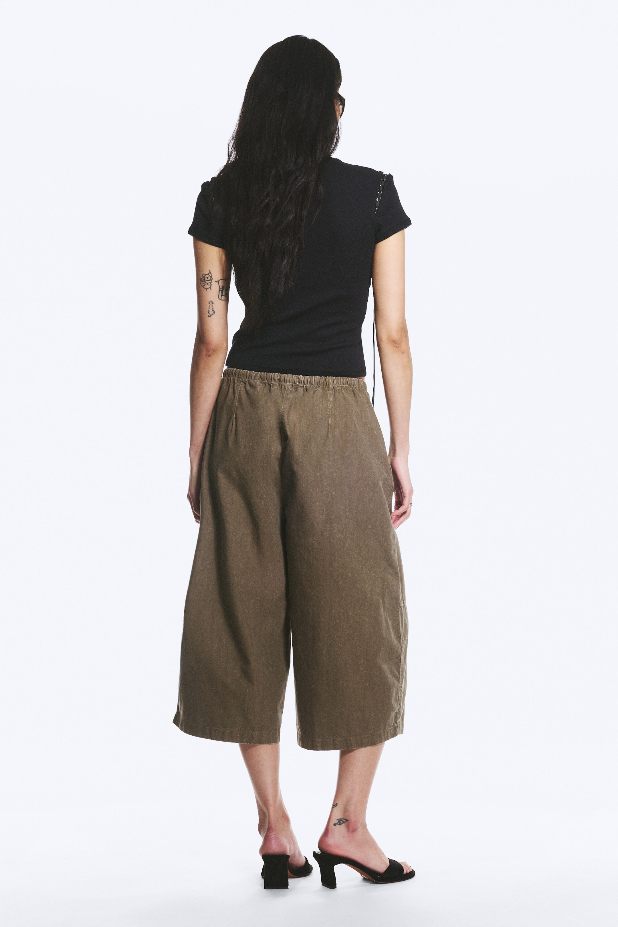 Dark Mole - Low Rise Loose Cropped Trousers - 3