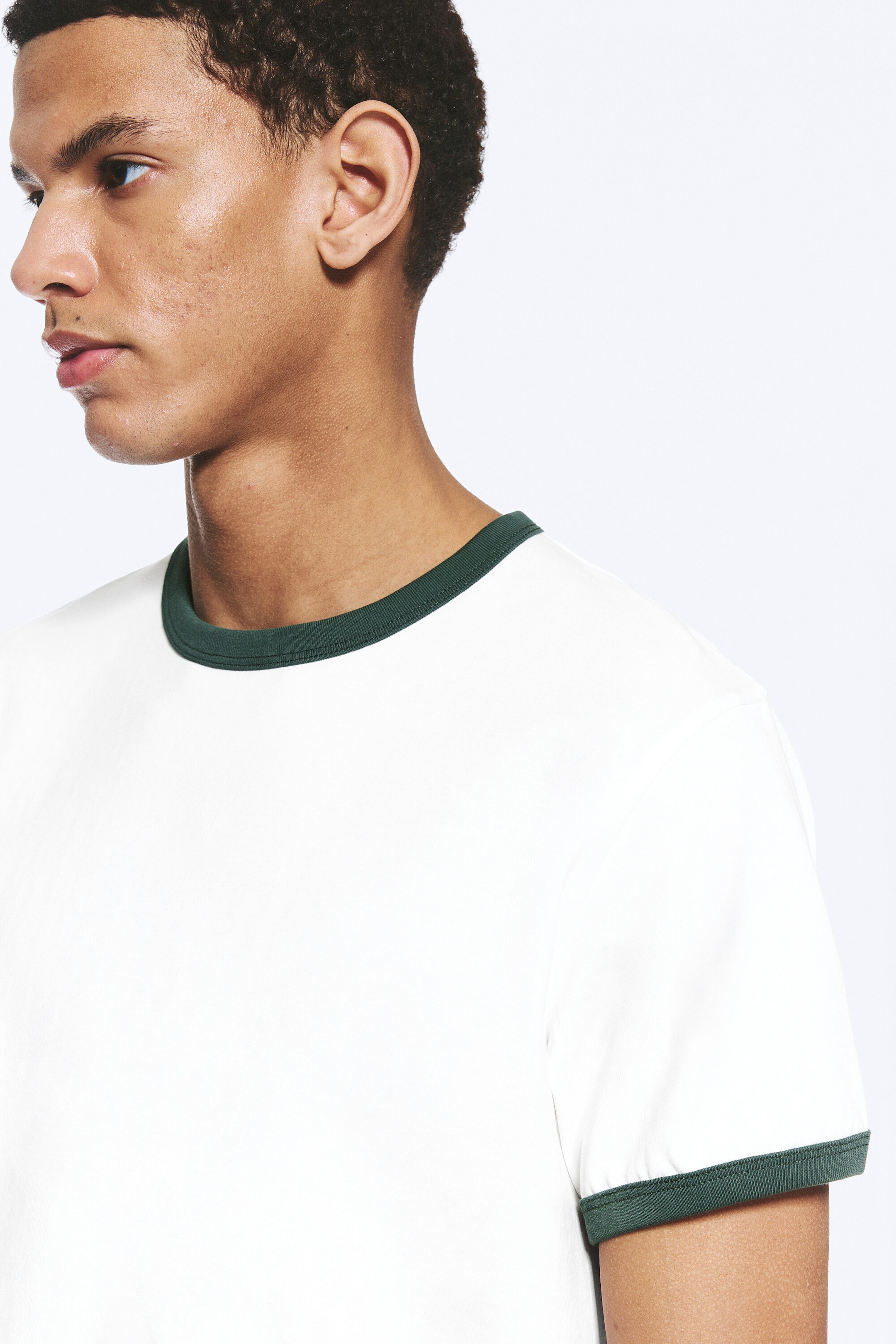 White - Green Binding - Short-Sleeved Contrast Trim Cotton T-shirt - 1