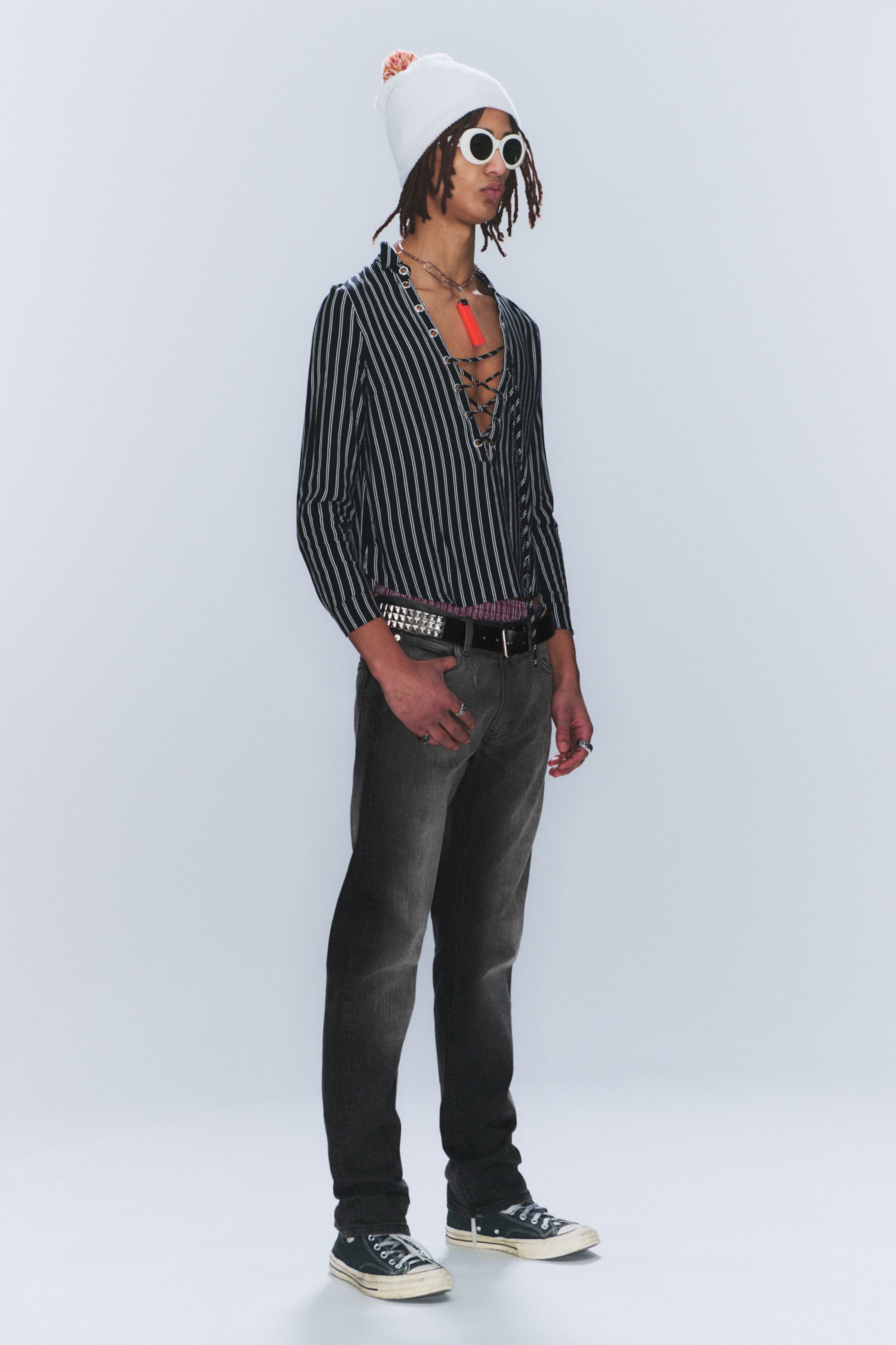 #666B75 - Issue –Tapered Jeans mit niedriger Taille - 2