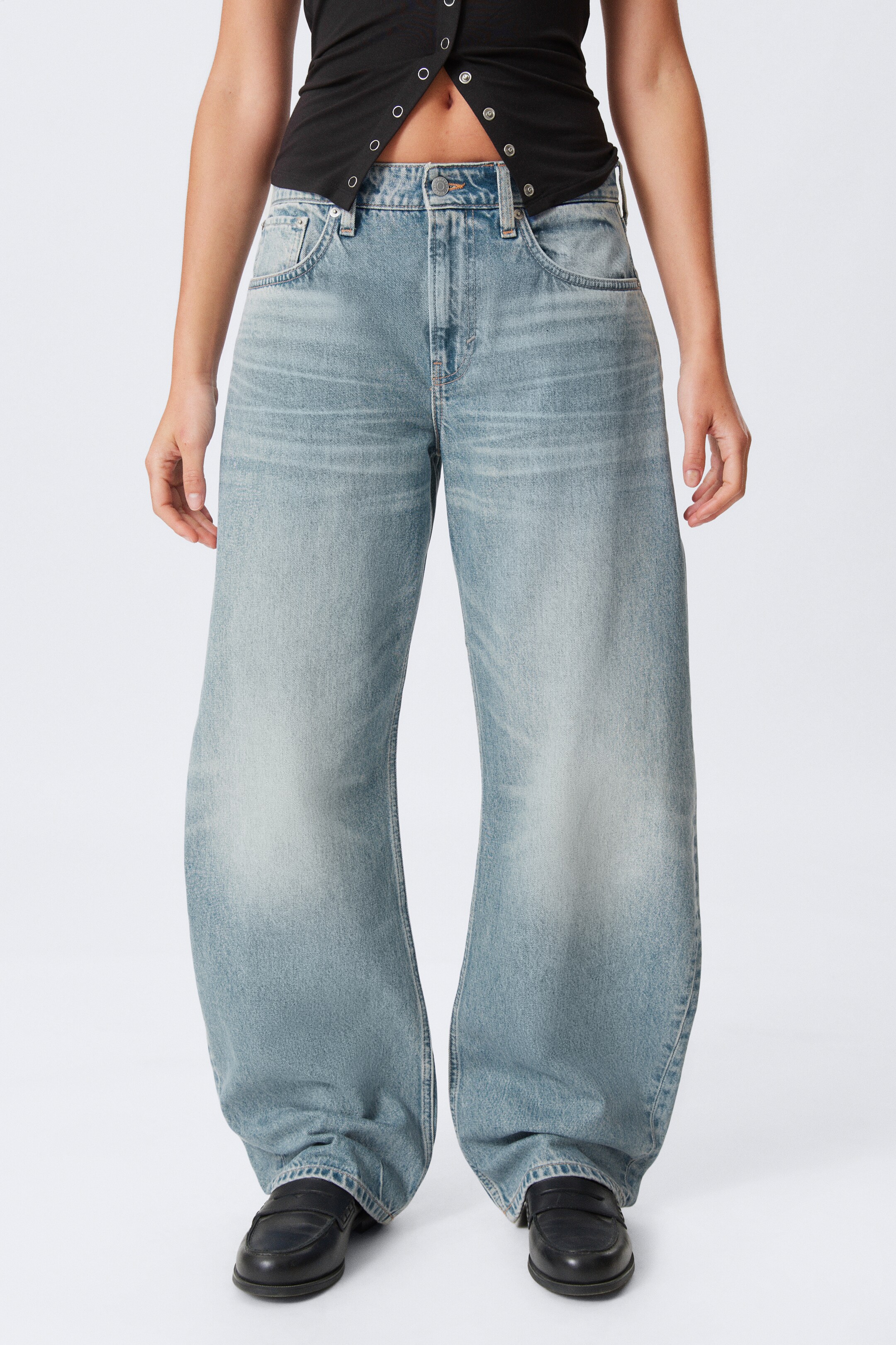 View larger image: Abell Mid Rise Regular Cocoon Leg Jeans - Seventeen Blue - Medium Blue - Ladies | H&M GB 2
