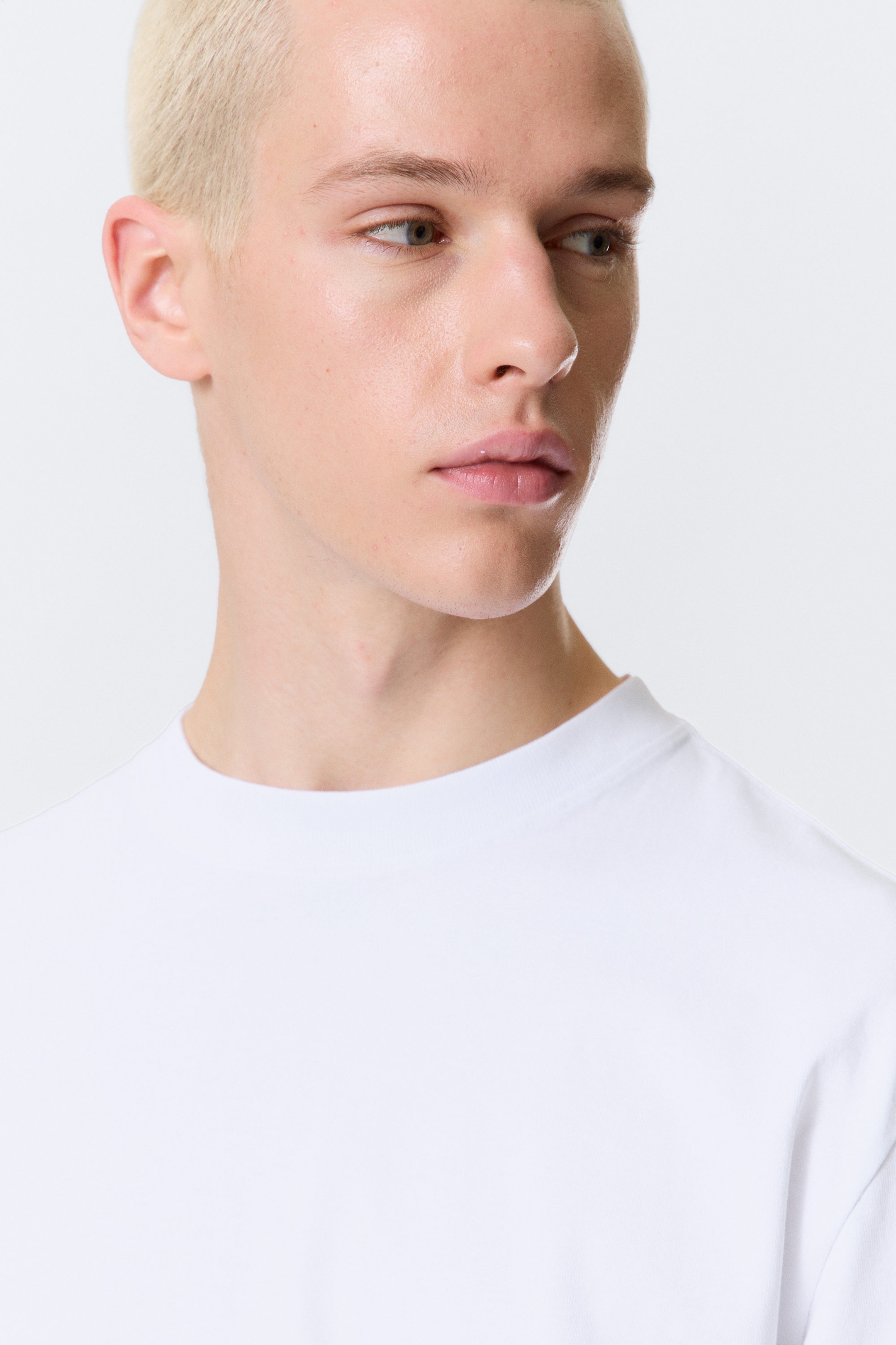 White - Relaxed Long-Sleeved T-shirt - 2