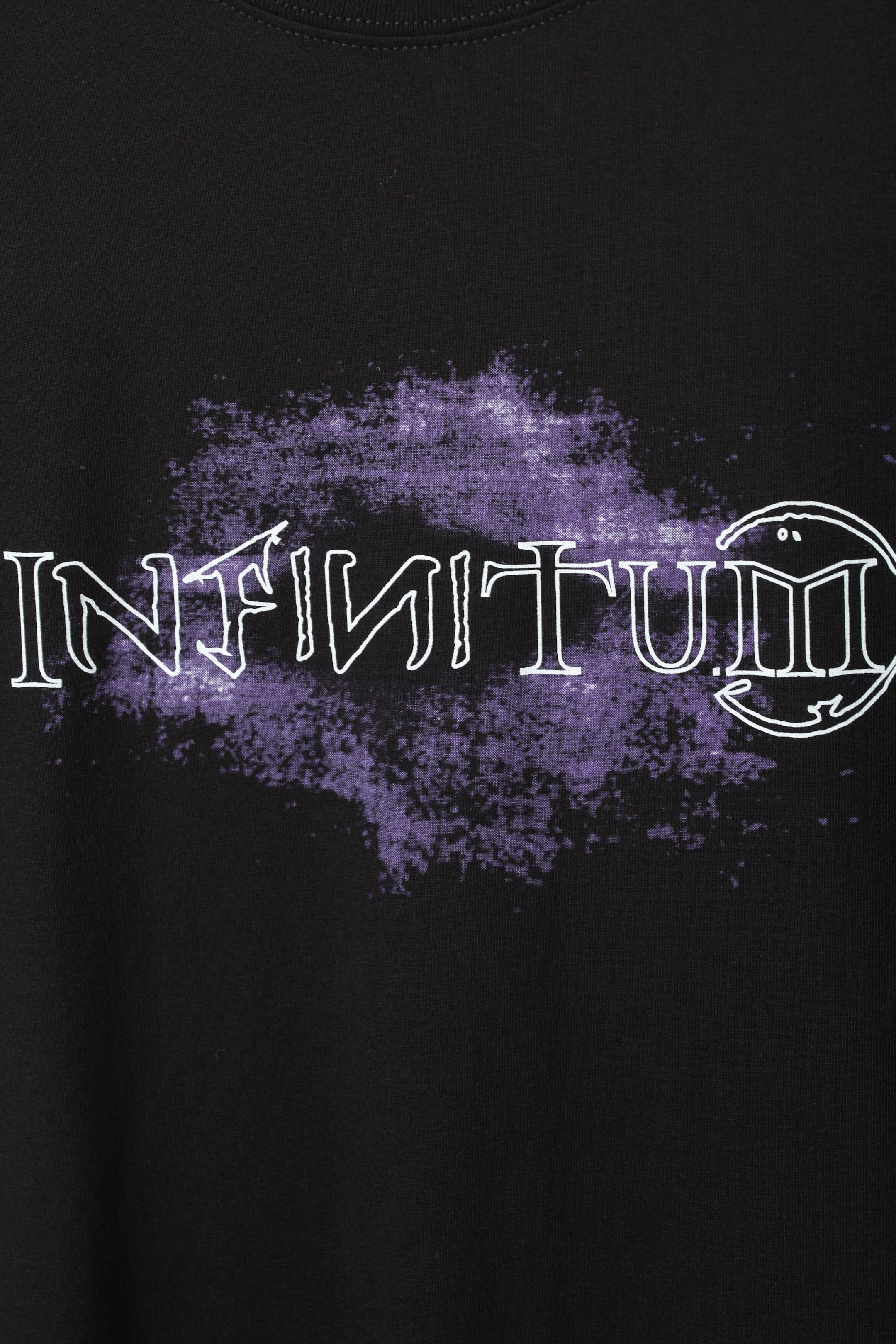 Infinitum - Oversized Graphic Printed T-shirt - 1