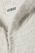 Staubiges Maulwurfsgrau - Flauschiger Zip-Hoodie aus Strick im Boxy-Fit - 1