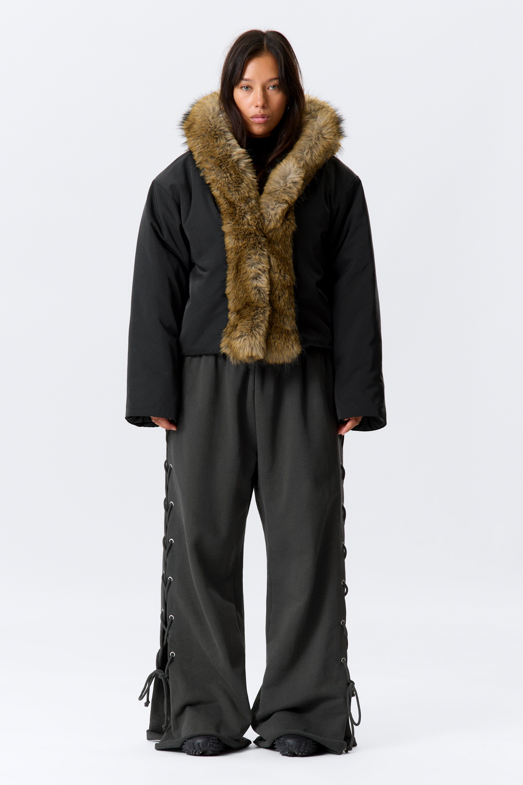 Vezi imaginea mai mare: Geacă puffer supradimensionată cu blană artificială - Negru - FEMEI | H&M RO 1