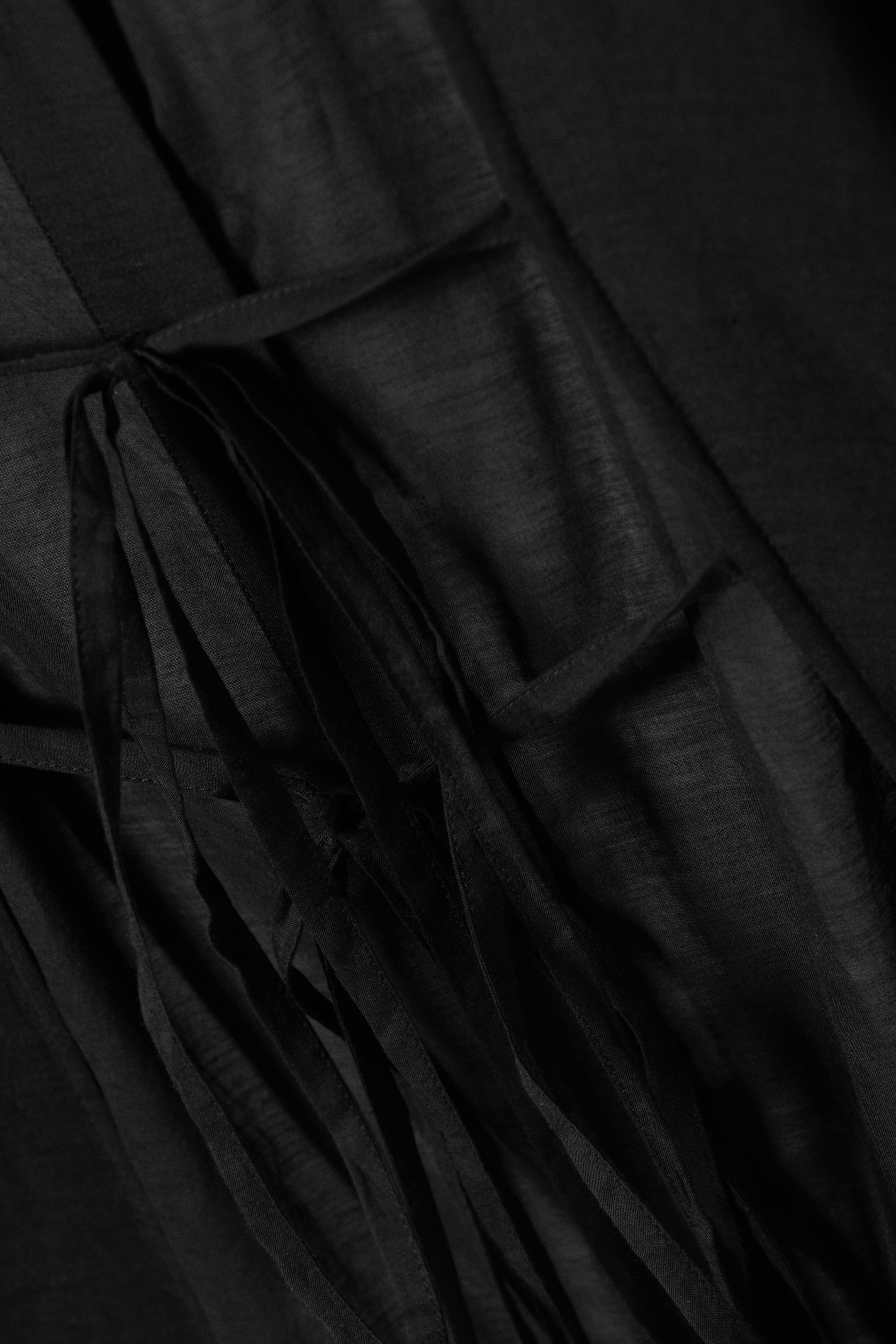 Black - Long-Sleeved Open Back Tie Shirt - 7