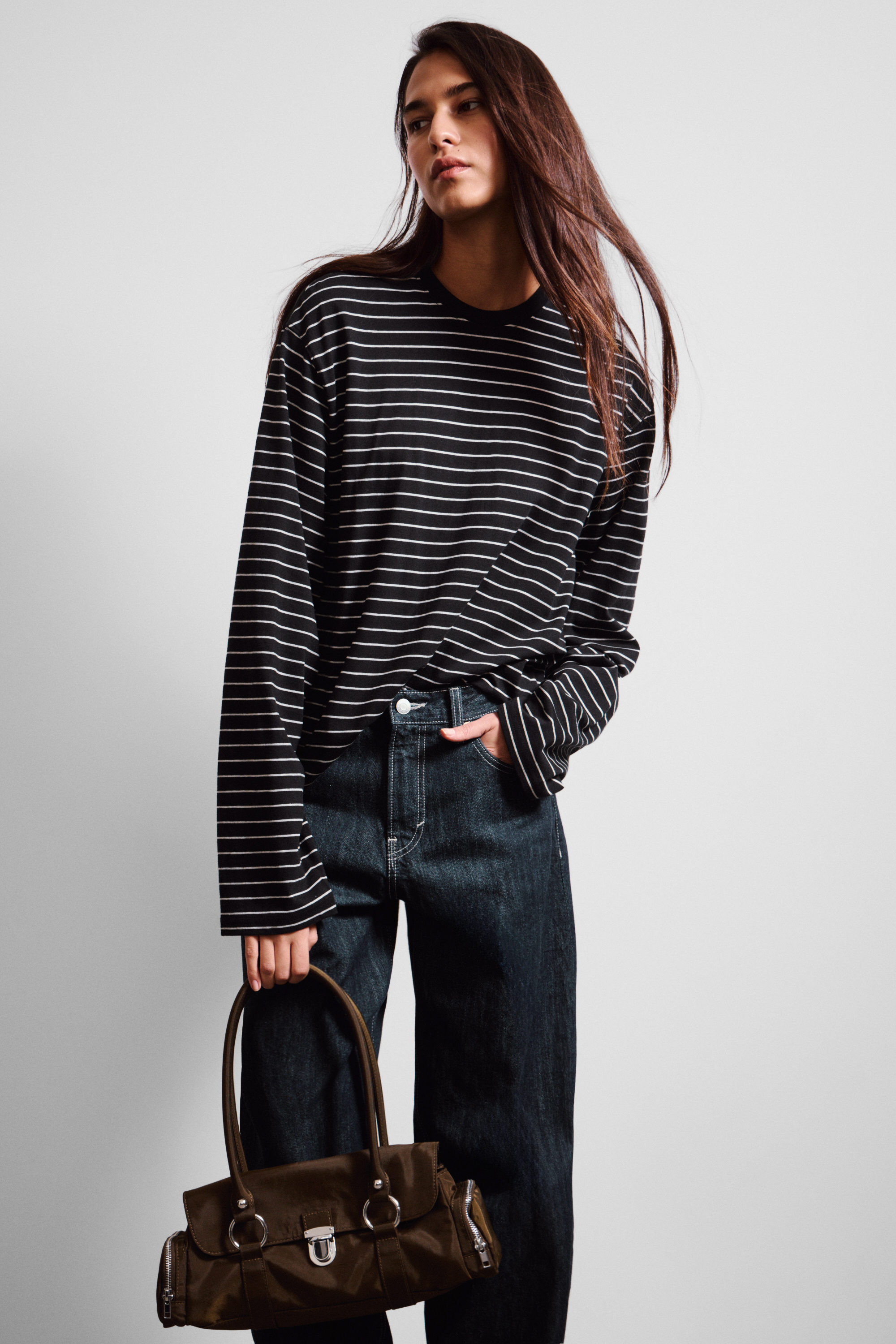 Schwarz mit Streifen - Boxy Longsleeve aus Baumwolle - 1