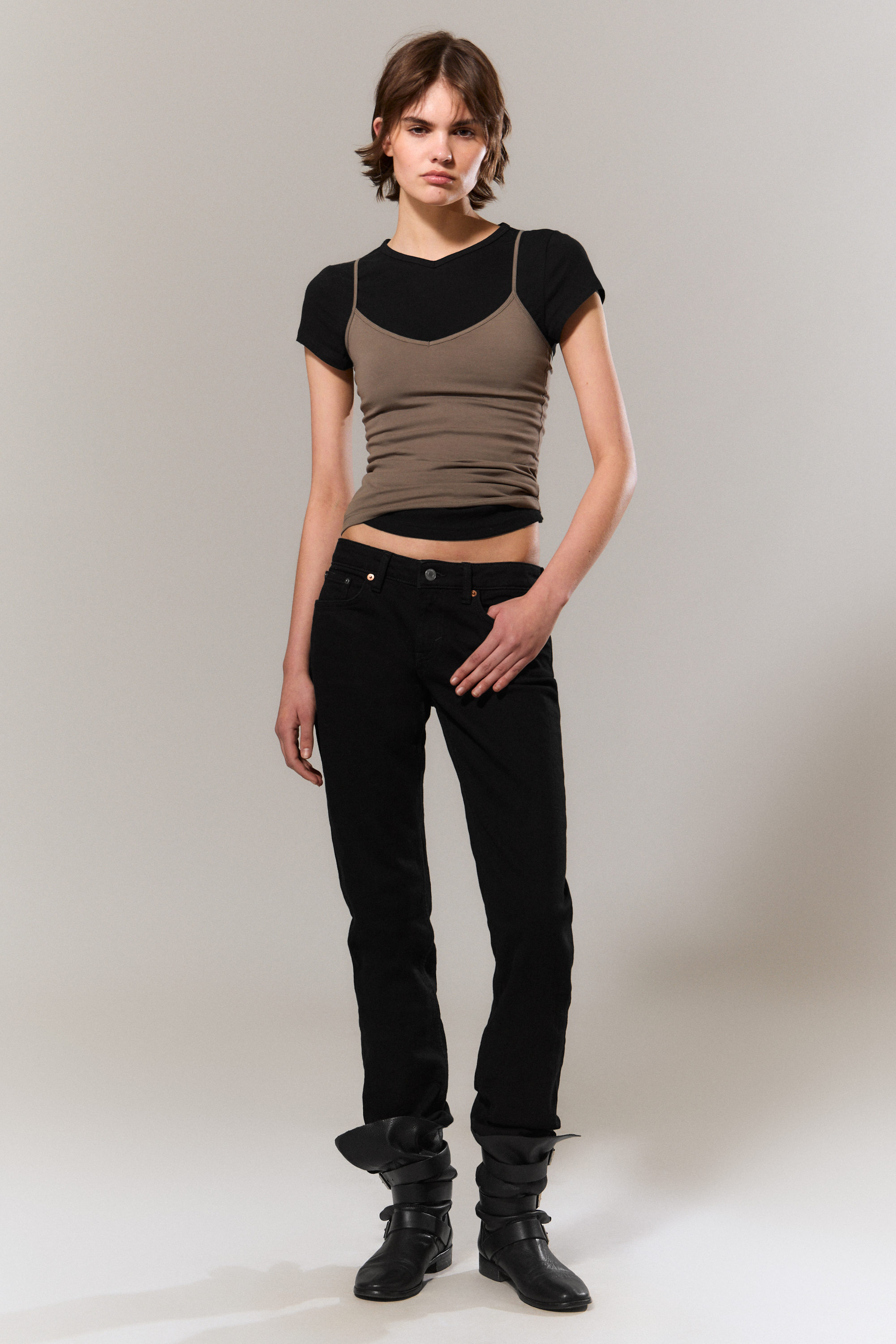 neptune low rise slim straight leg jeans - Black Rinse - Black