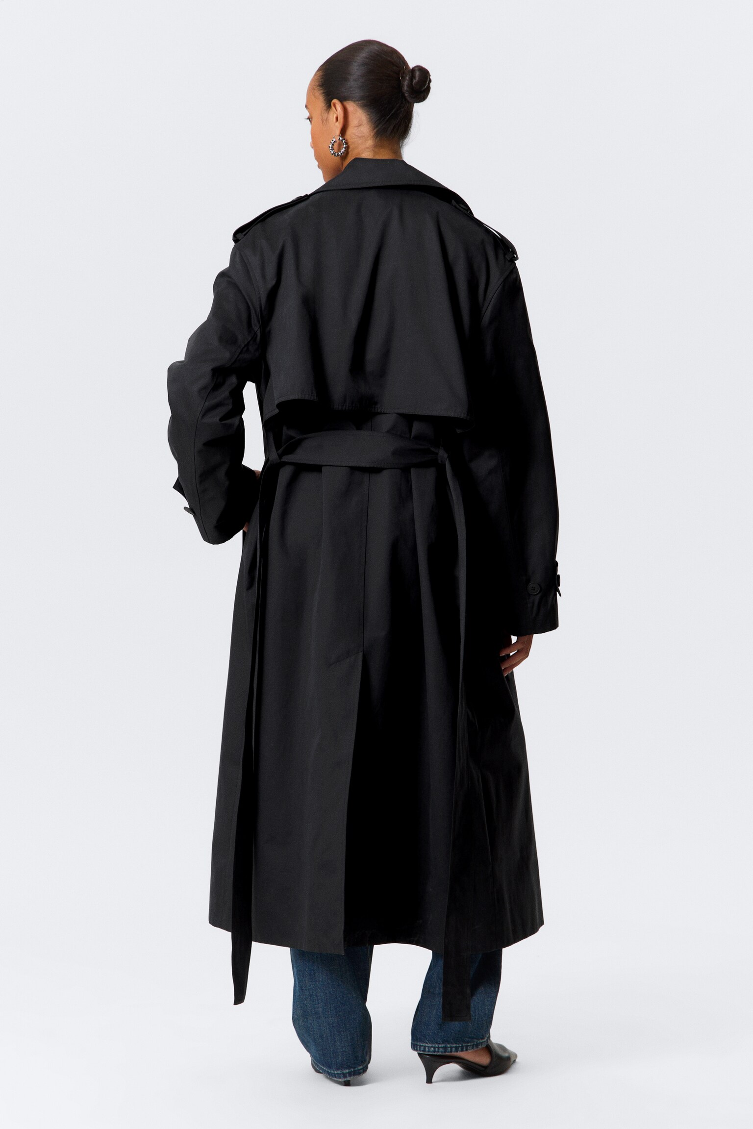 Oversized dubbelknäppt trenchcoat i canvas - Svart - 6
