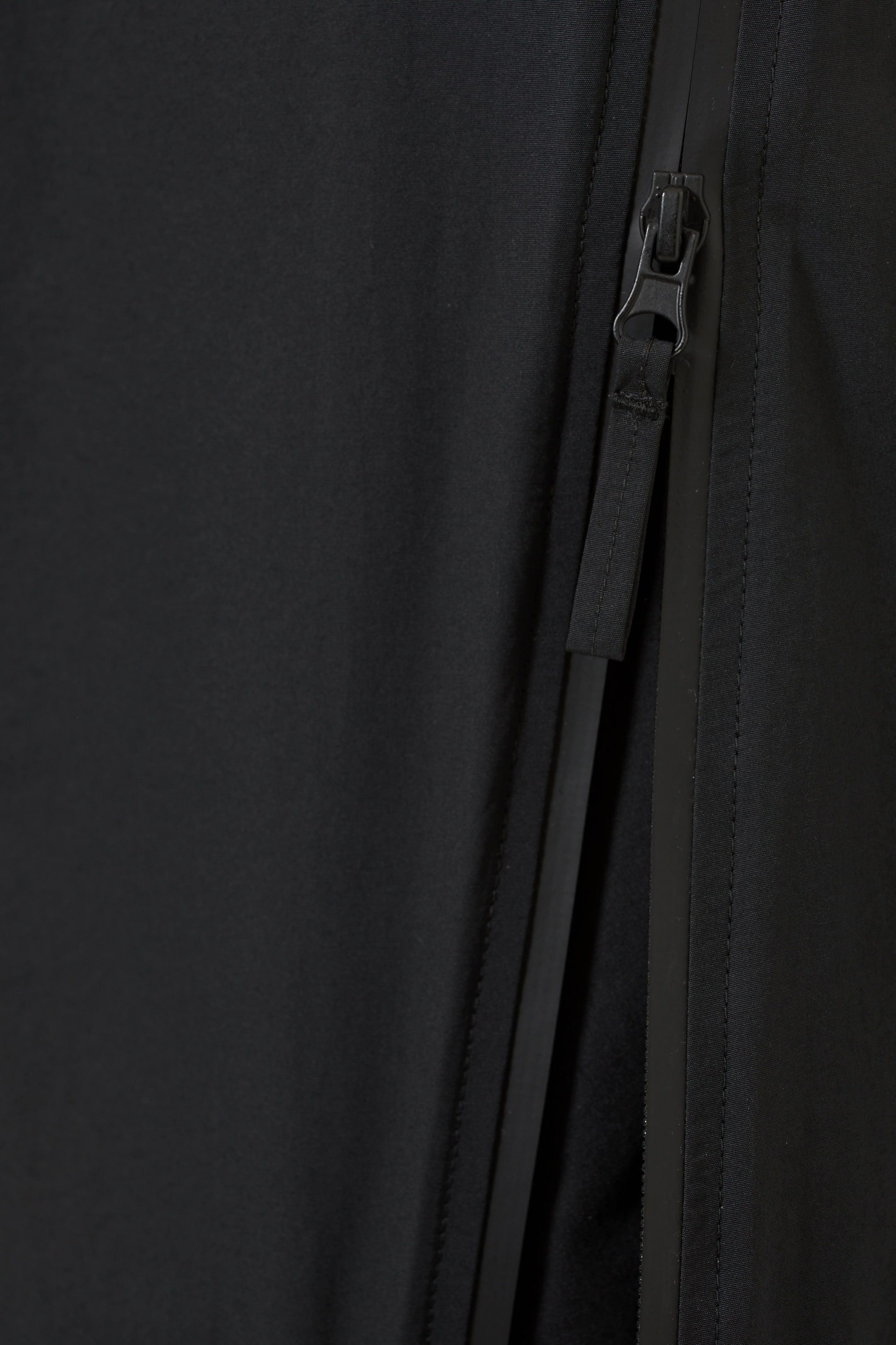Schwarz - Hose Junko aus Nylon mit Reißverschlussdetails - 1