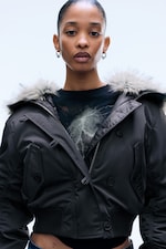 Dunkelgrau - Cropped Bomberjacke mit Kunstfellkapuze - 1