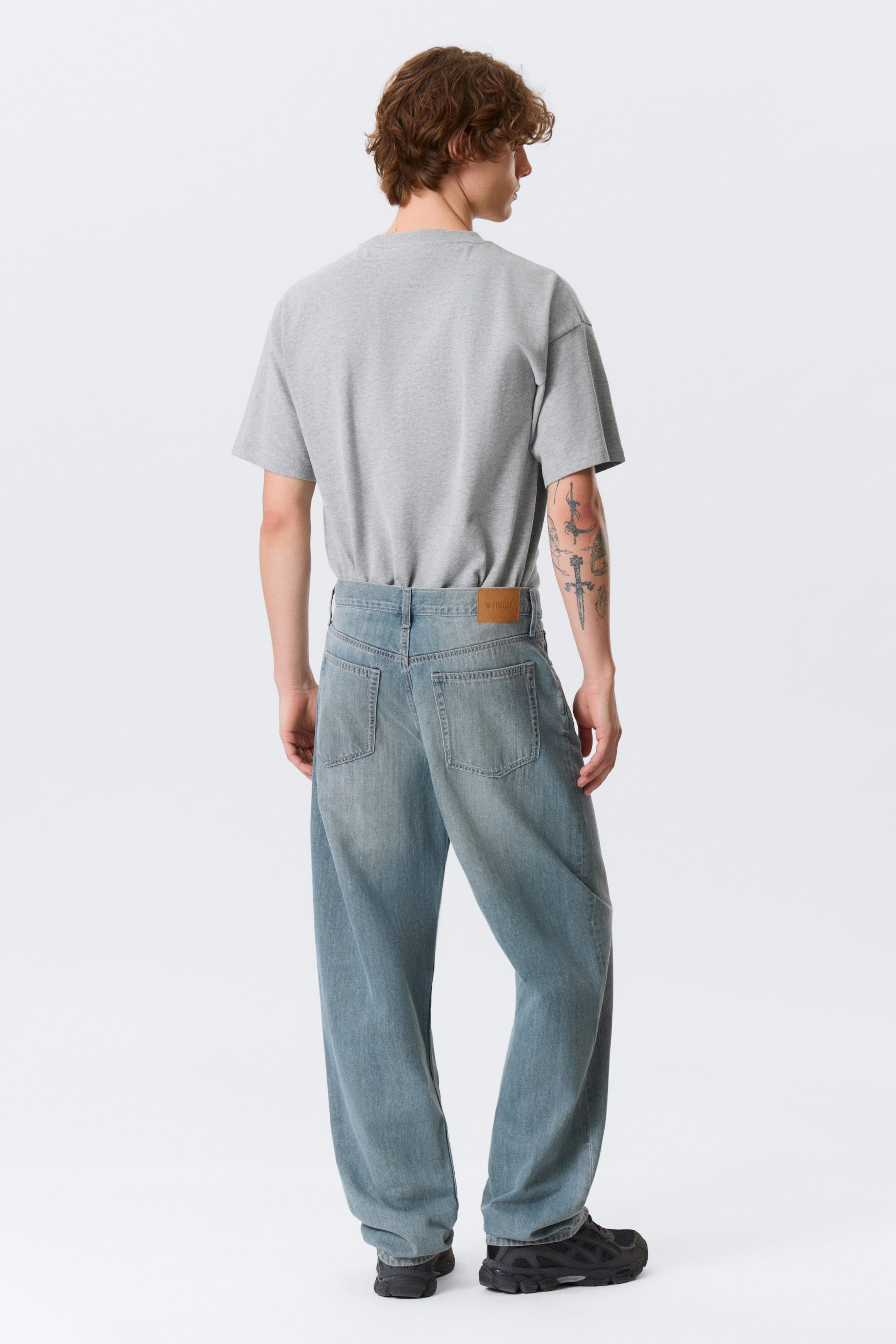 Gloria Blue - Medium Blue - Galaxy Mid Rise Loose Straight Leg Unisex Jeans - 4