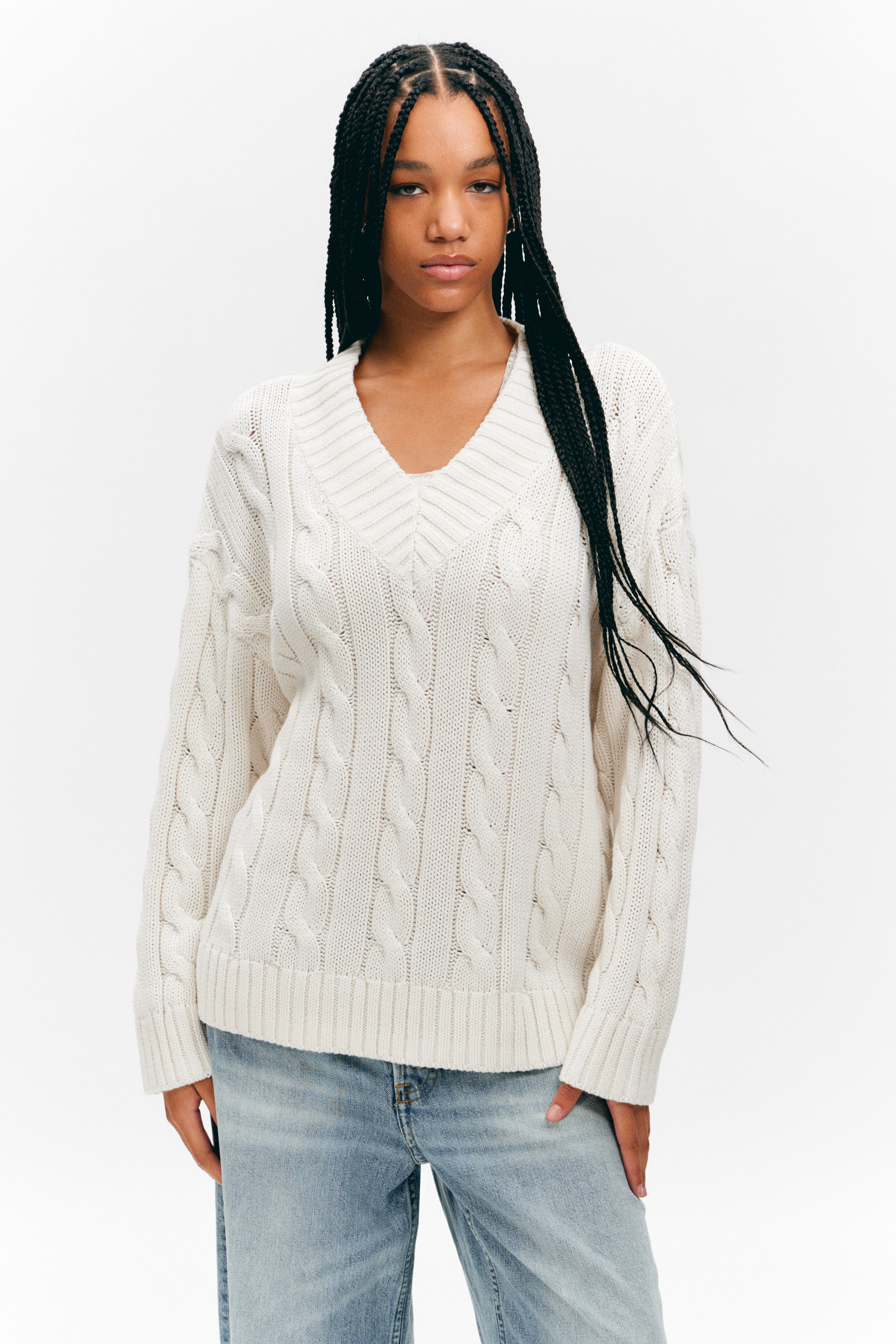 Weiß - Zopfmusterpullover mit V-Ausschnitt - 1