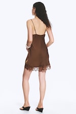 Dunkelbraun - Satin-Unterkleid mit Spitzenbesatz - 3