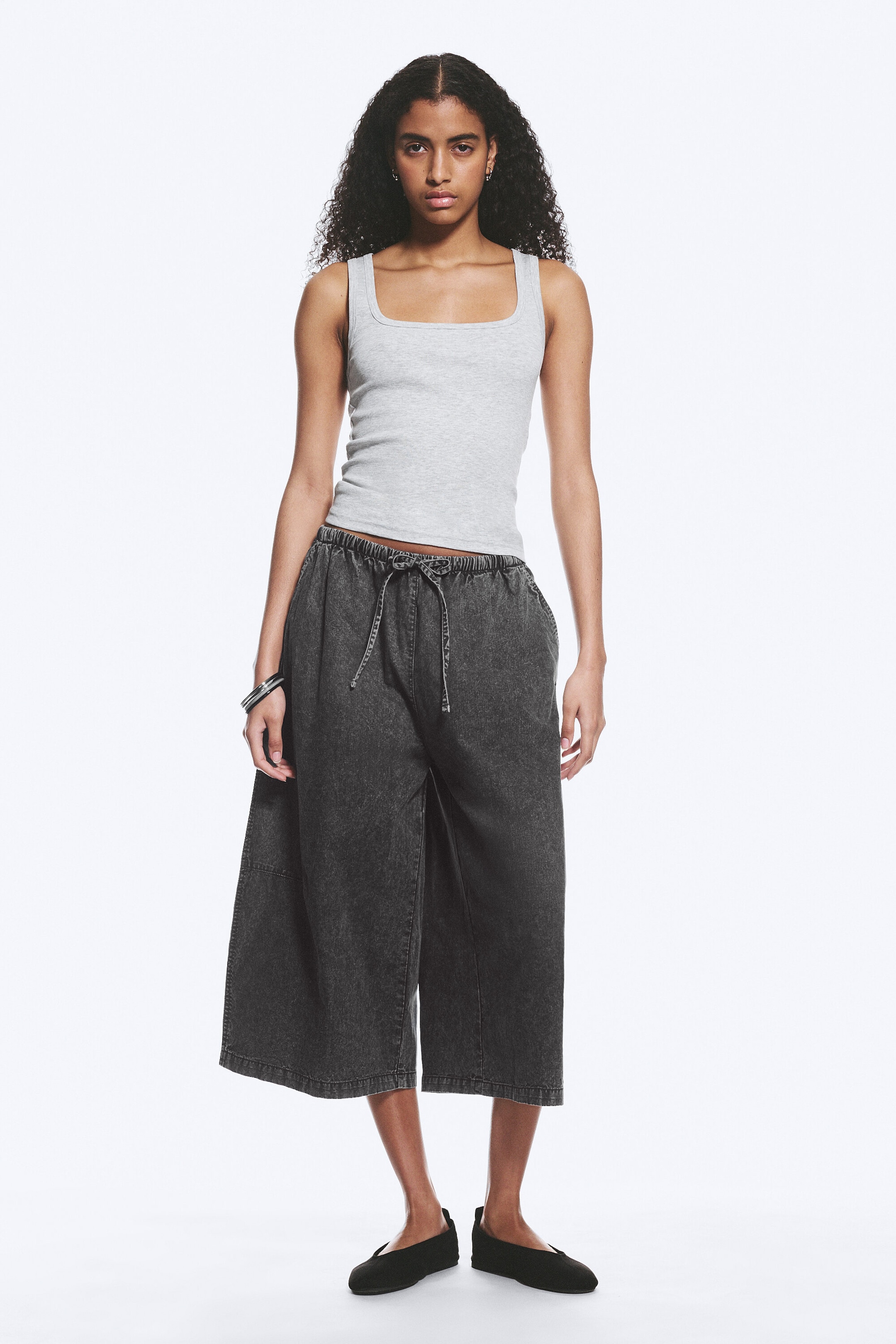 Dark Grey - Low Rise Loose Cropped Trousers - 2