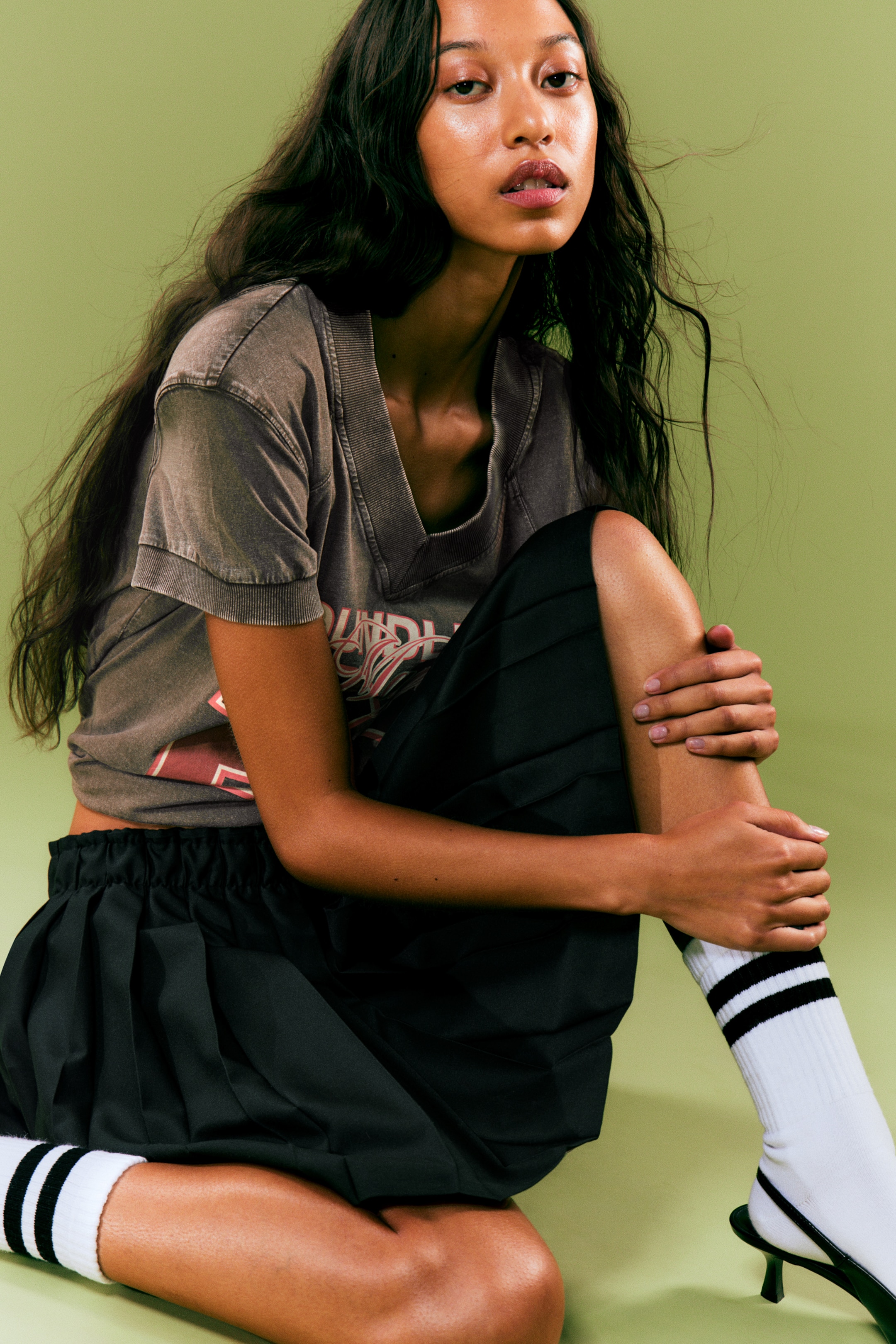 View larger image: Pleated Low Rise Midi Skirt - Black - Ladies | H&M GB 2