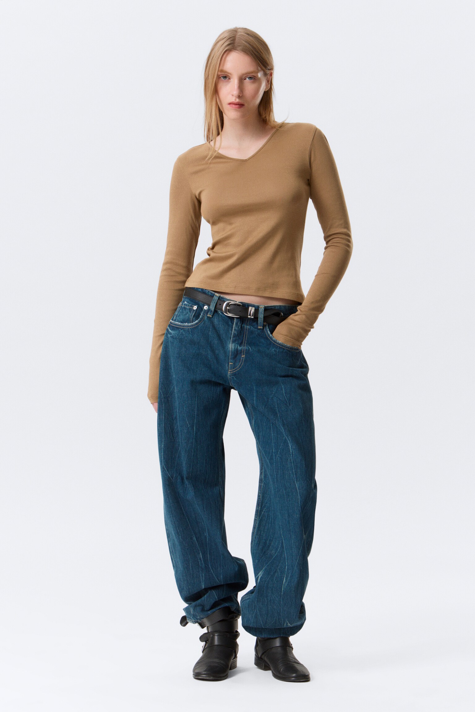 Slim V-Neck Long-Sleeved Top - Dark Beige/Off-white - 1