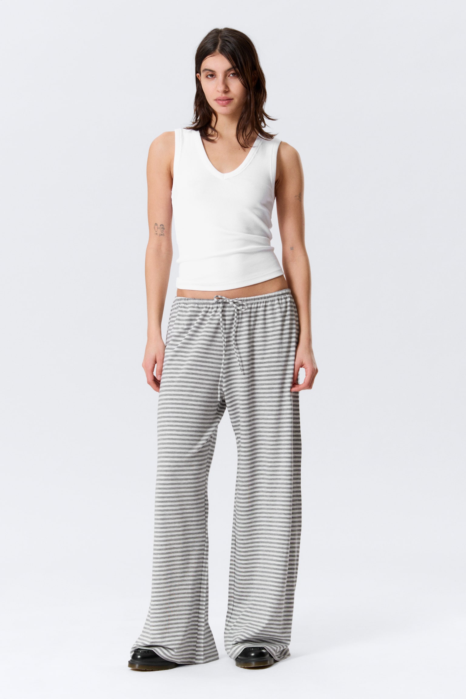 Mid Rise Loose Wide Leg Lyocell Trousers - White - Grey Stripes/Zwarte en grijze strepen - 1