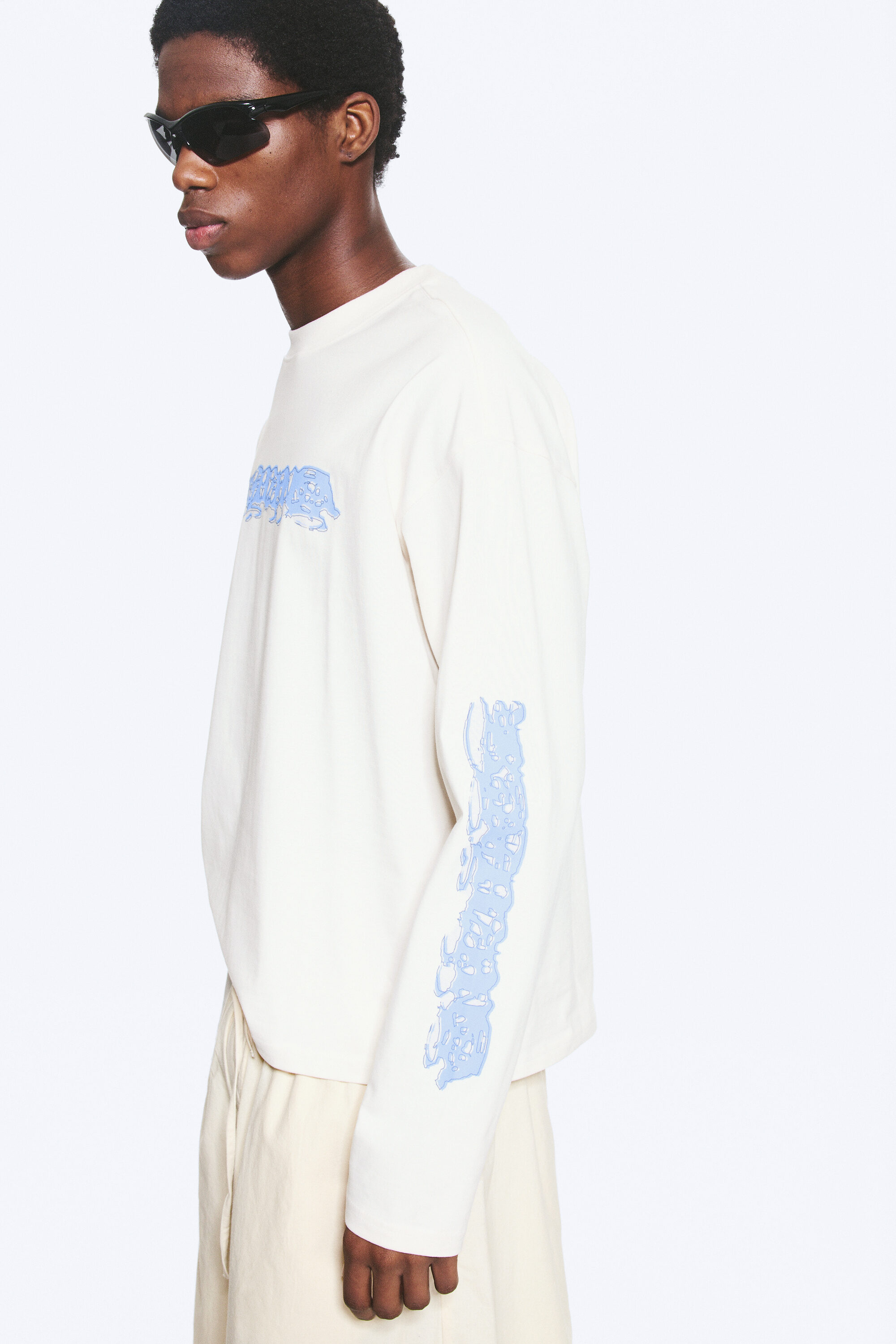great boxy graphic long sleeve t-shirt - White - Karma Logo