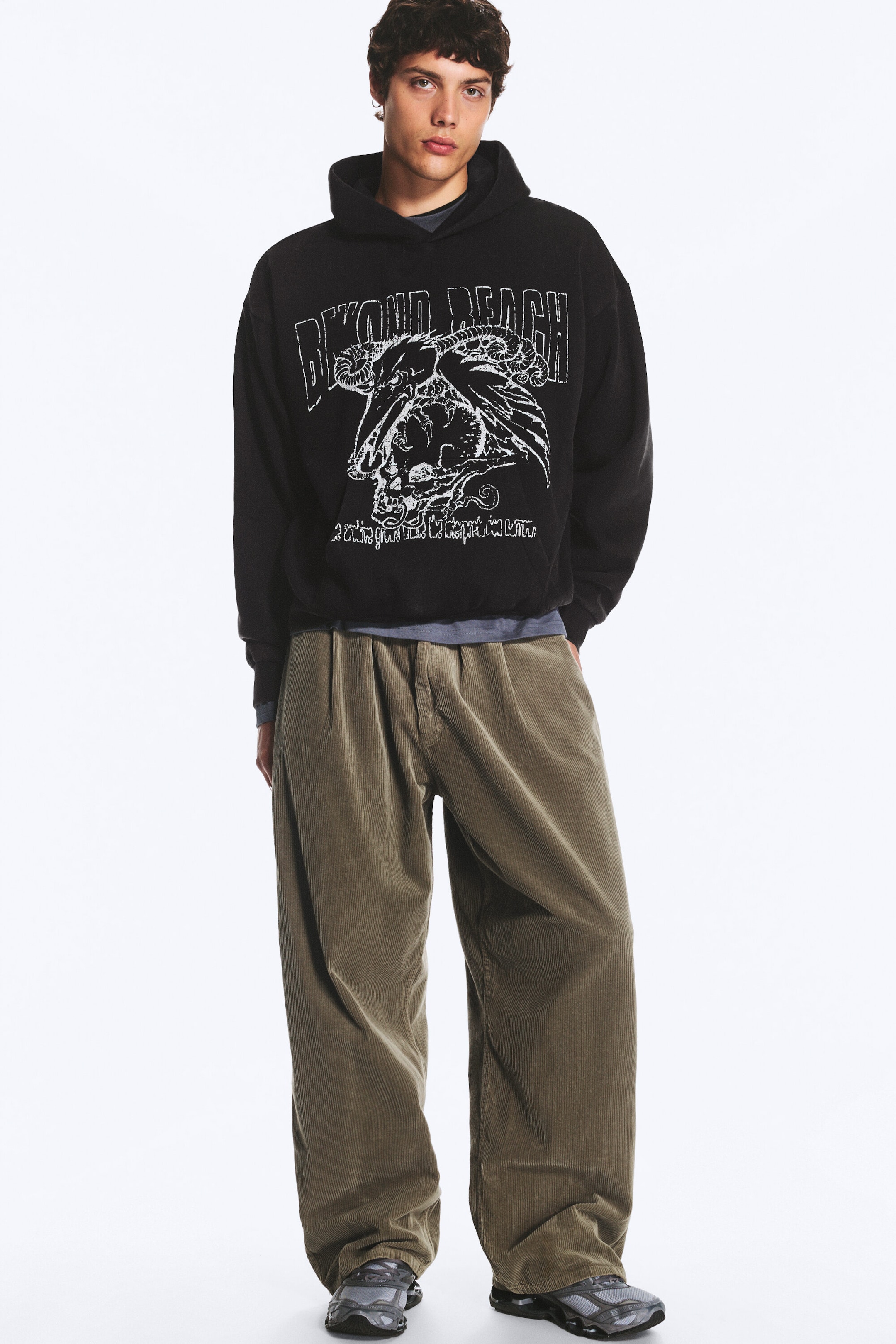 Black - Beyond Reach - Loose Fit Graphic Hoodie - 2