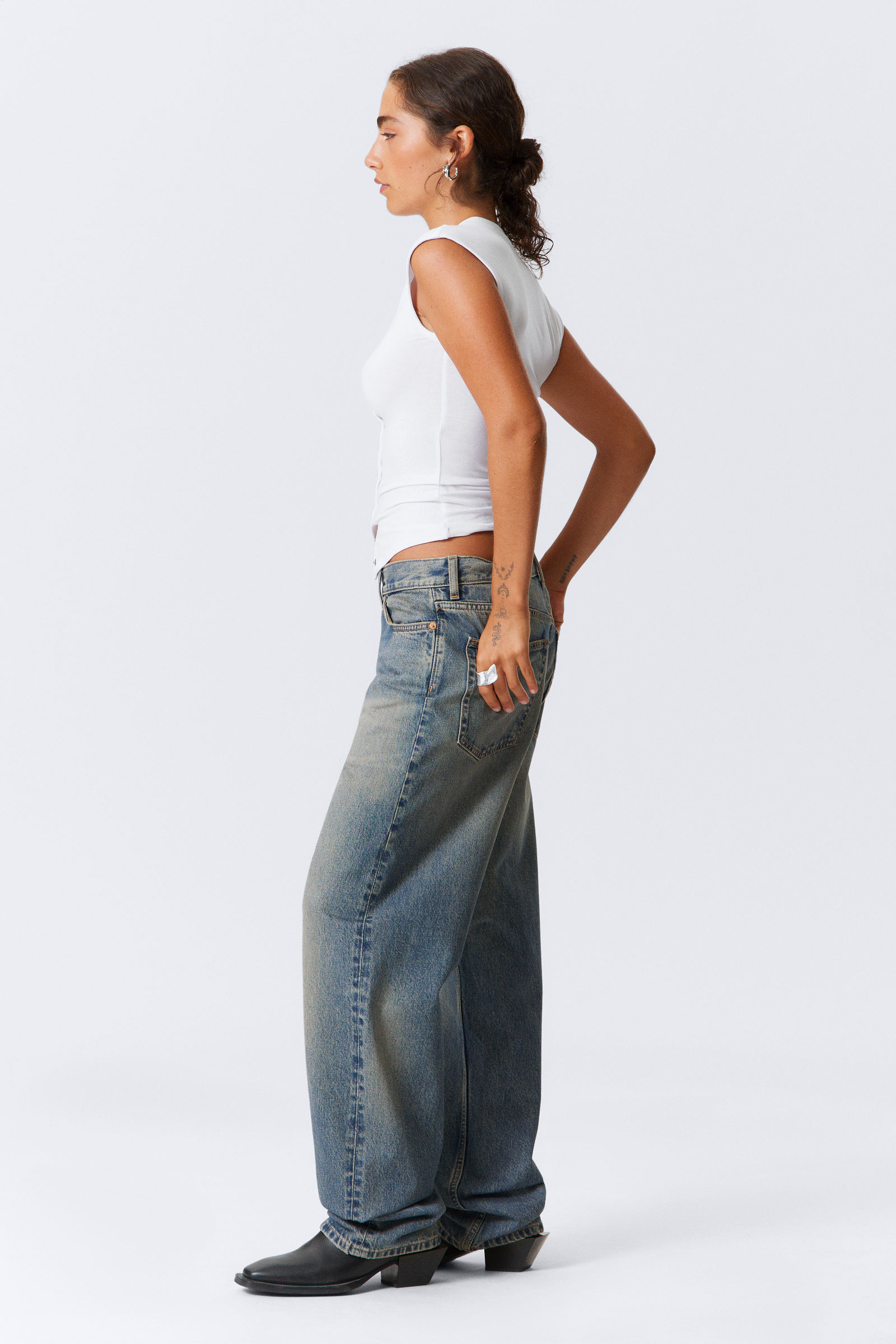 【WEEKDAY】Galaxy Loose Straight Jeans ルーズ ストレート galaxy loose straight leg jeans - Steel Blue - Medium Blue