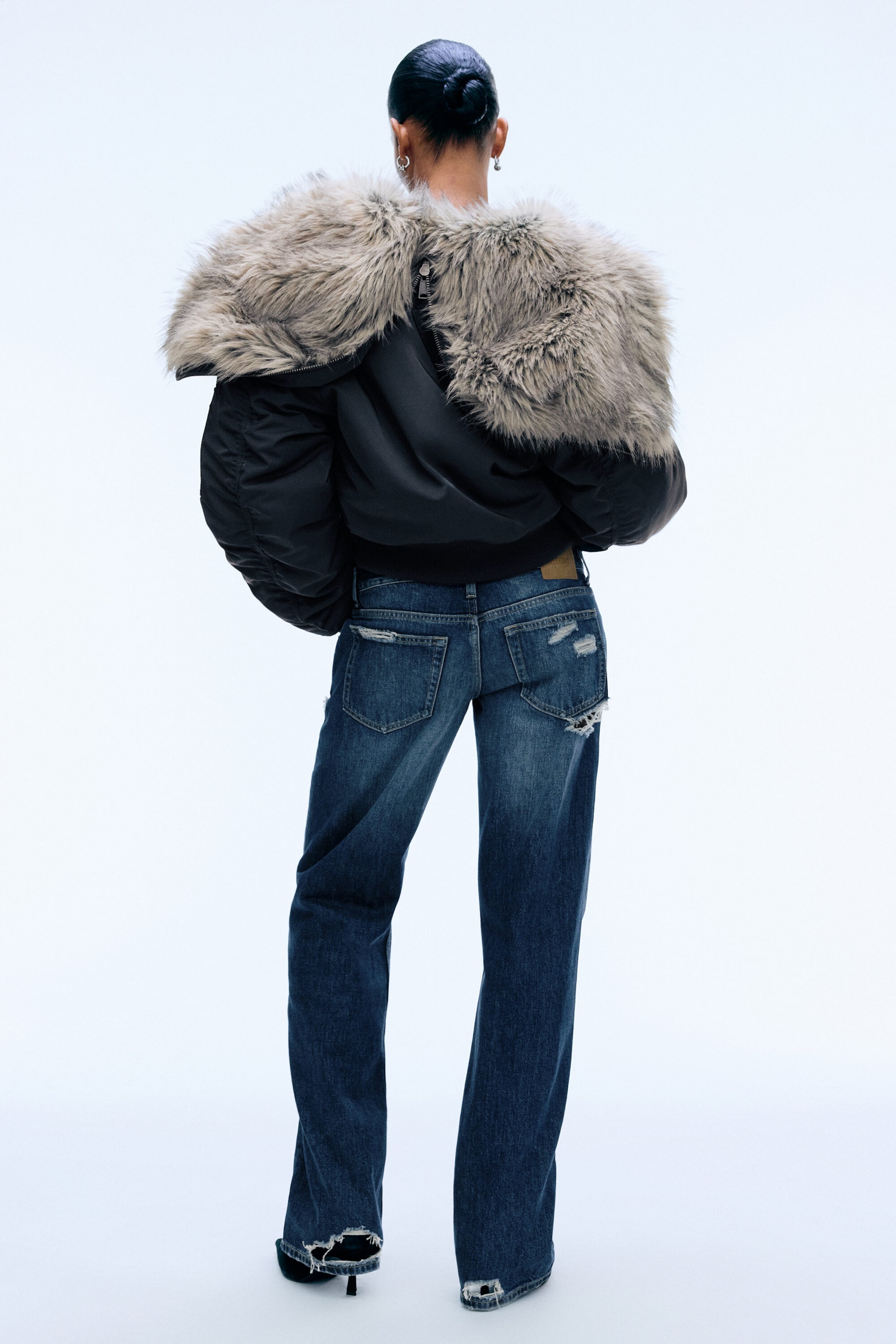 Dunkelgrau - Cropped Bomberjacke mit Kunstfellkapuze - 4