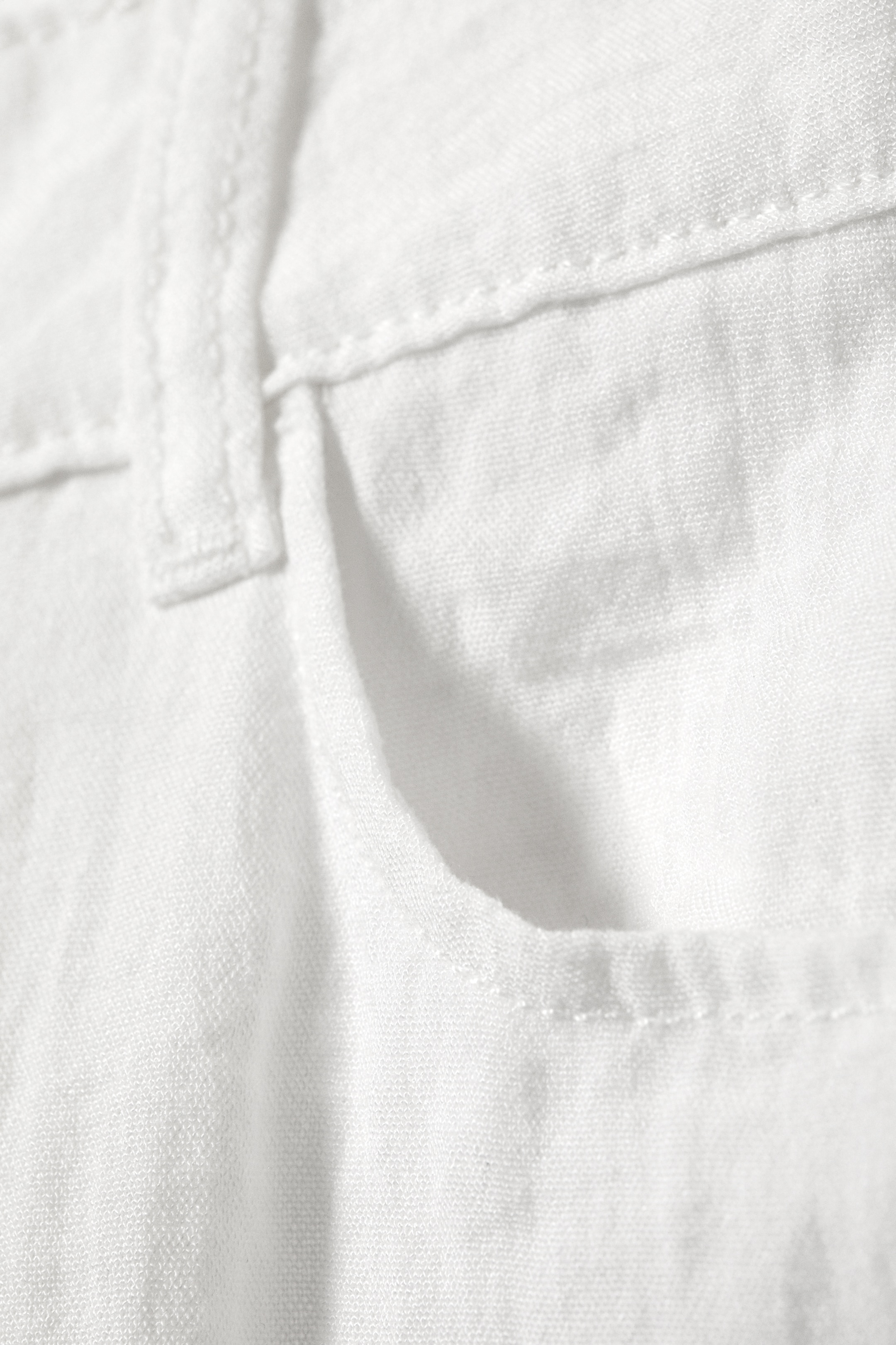 Zobrazit větší obrázek: Crinkle Low Waist Loose Fit Trousers - White - ŽENY | H&M CZ 2