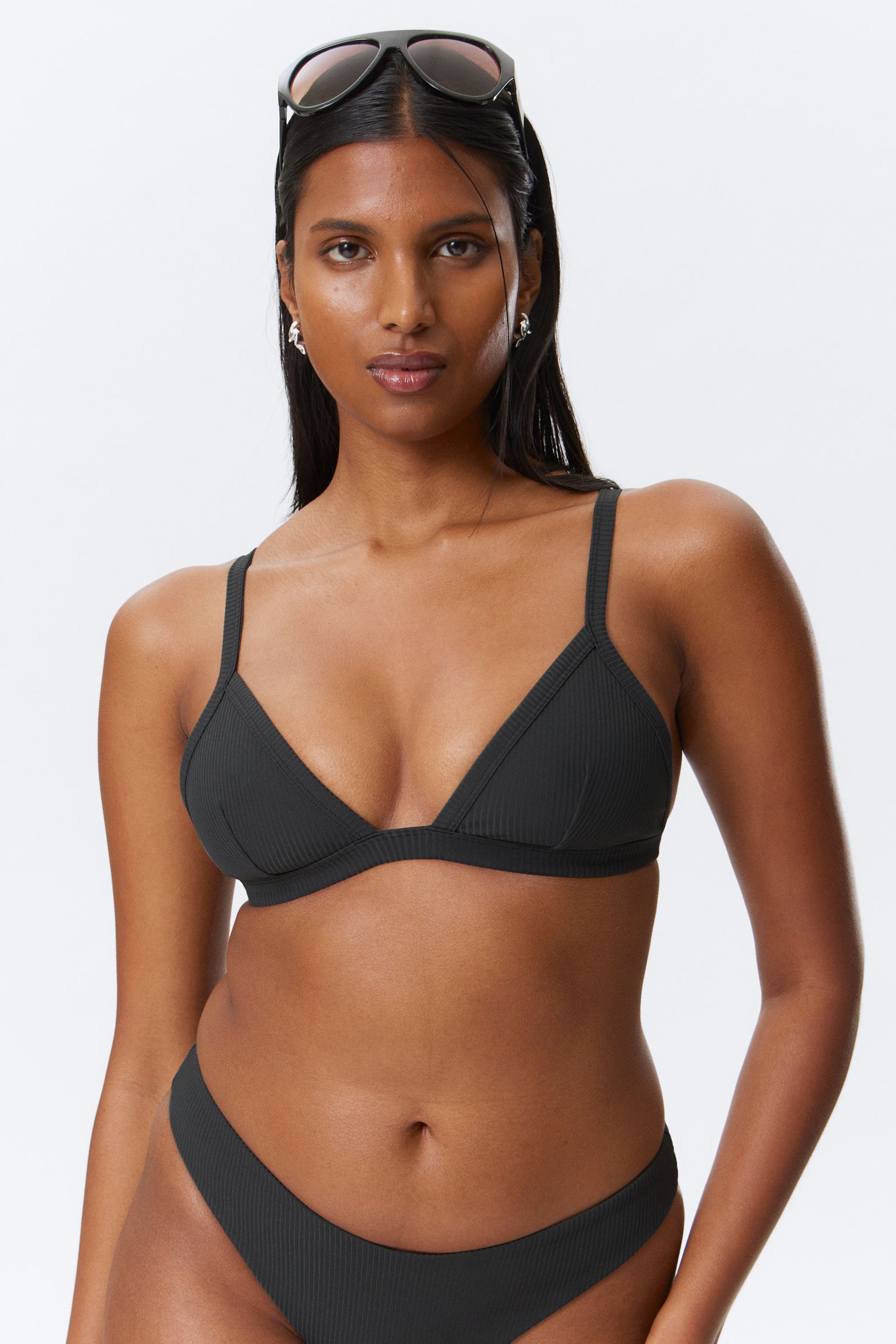 Donkergrijs - Geribbelde bikinitop met V-hals - 1