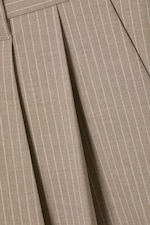 Beige melange med smala ränder - Nate kostymbyxor med lös passform och veck - 5