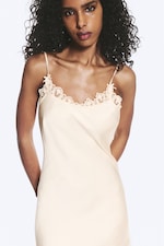 Vaal lichtbeige - Satijnen slip-dress met kant - 1