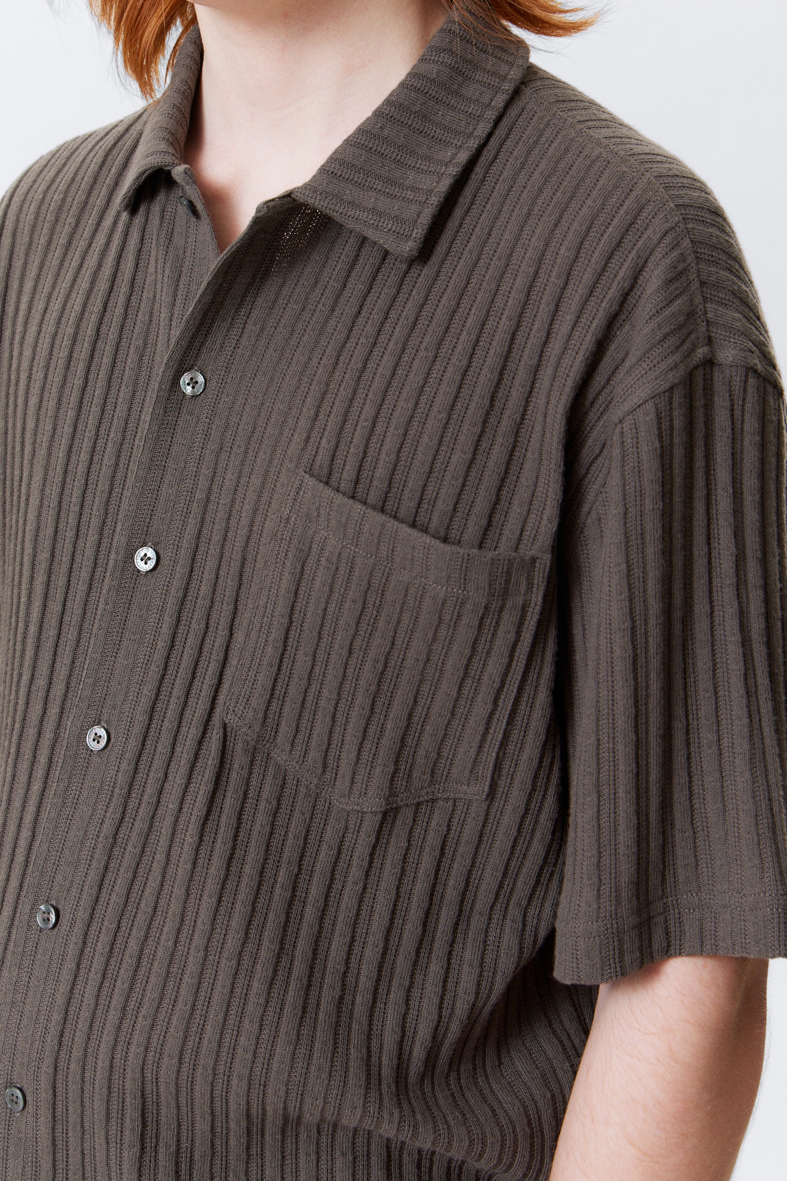 Knitted Short-Sleeved Button-Up Shirt - Dark Mole/Dusty Mole/Black/Světle khaki zelená/Dusty White/Black/Světlá šedá/Černá - 3