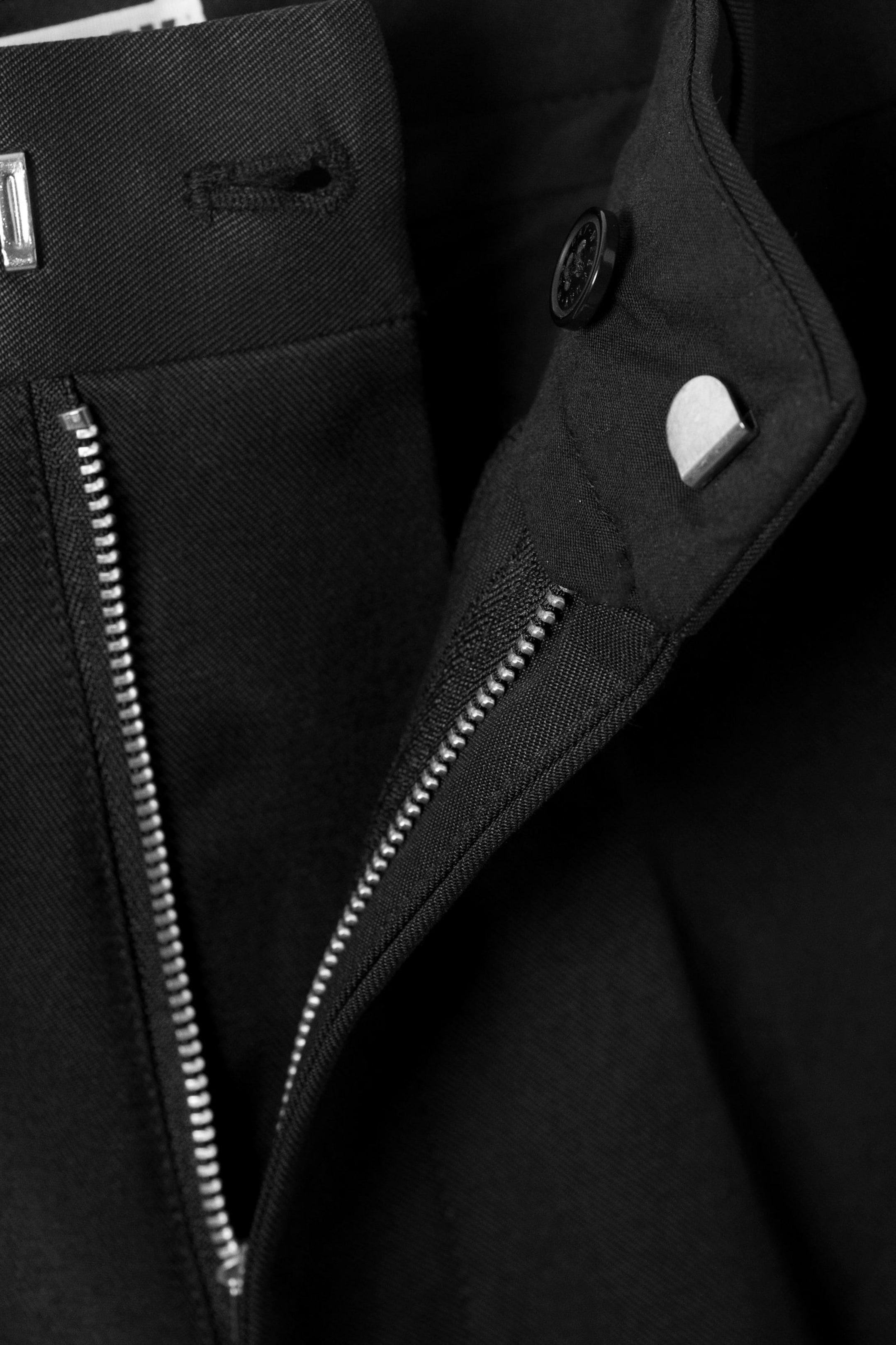 Black - Loose Fit Tailored Suiting Shorts - 4