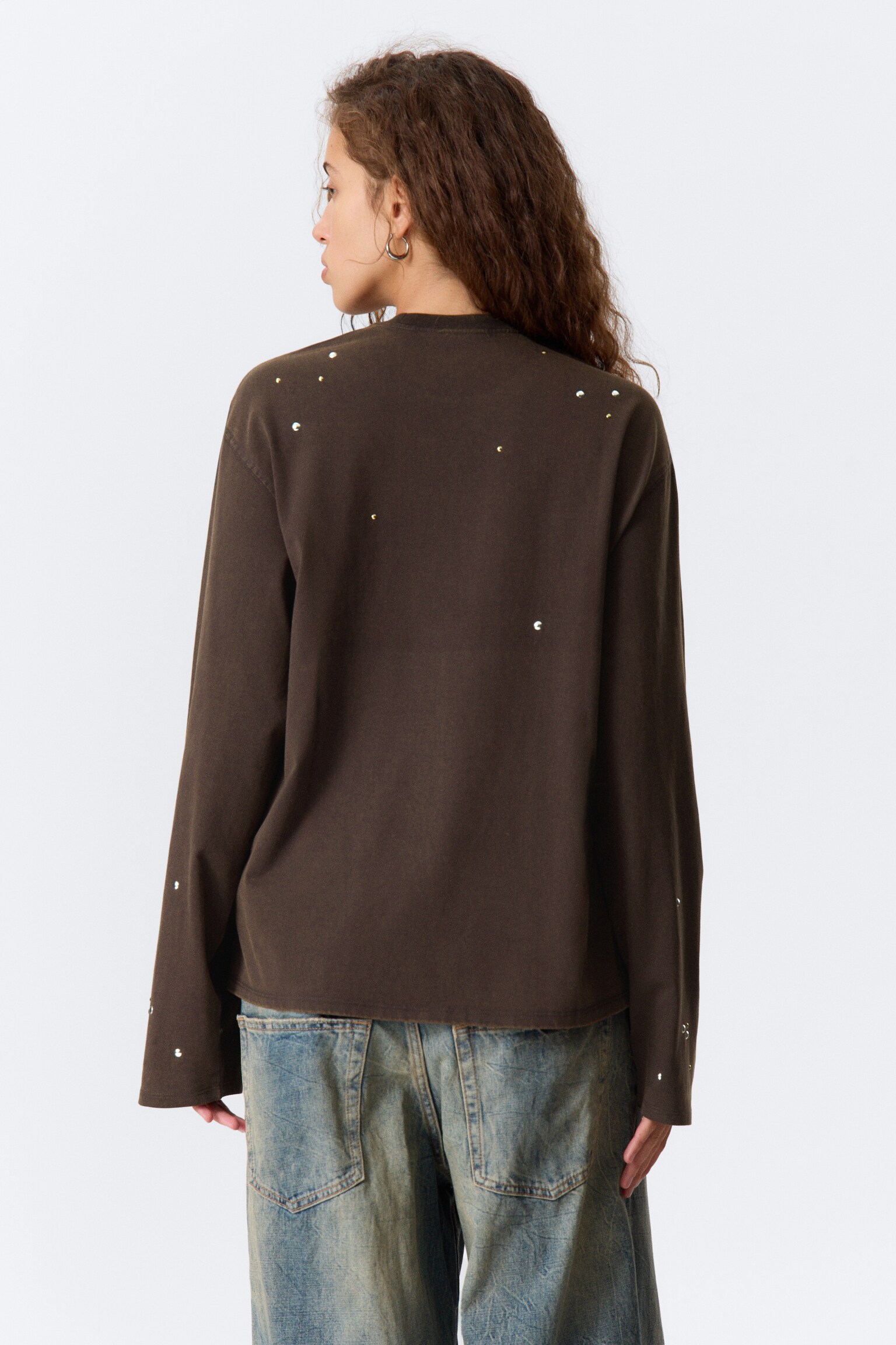 Oversized långärmad T-shirt med nitar - Mörkbrun - 3