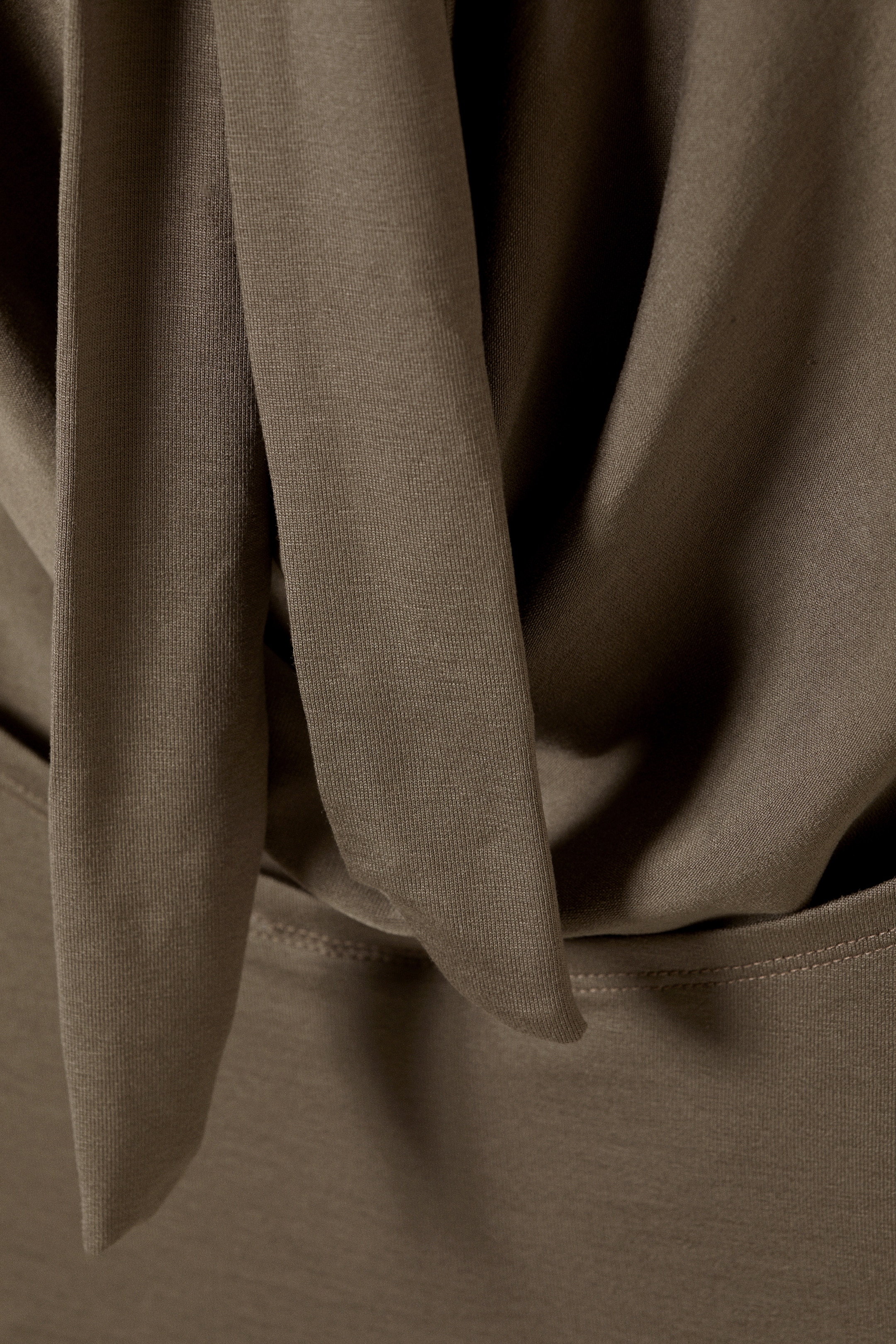 Grotere afbeelding bekijken: Waterfall Drape Halter Top - Donkertaupe - DAMES | H&M BE 6