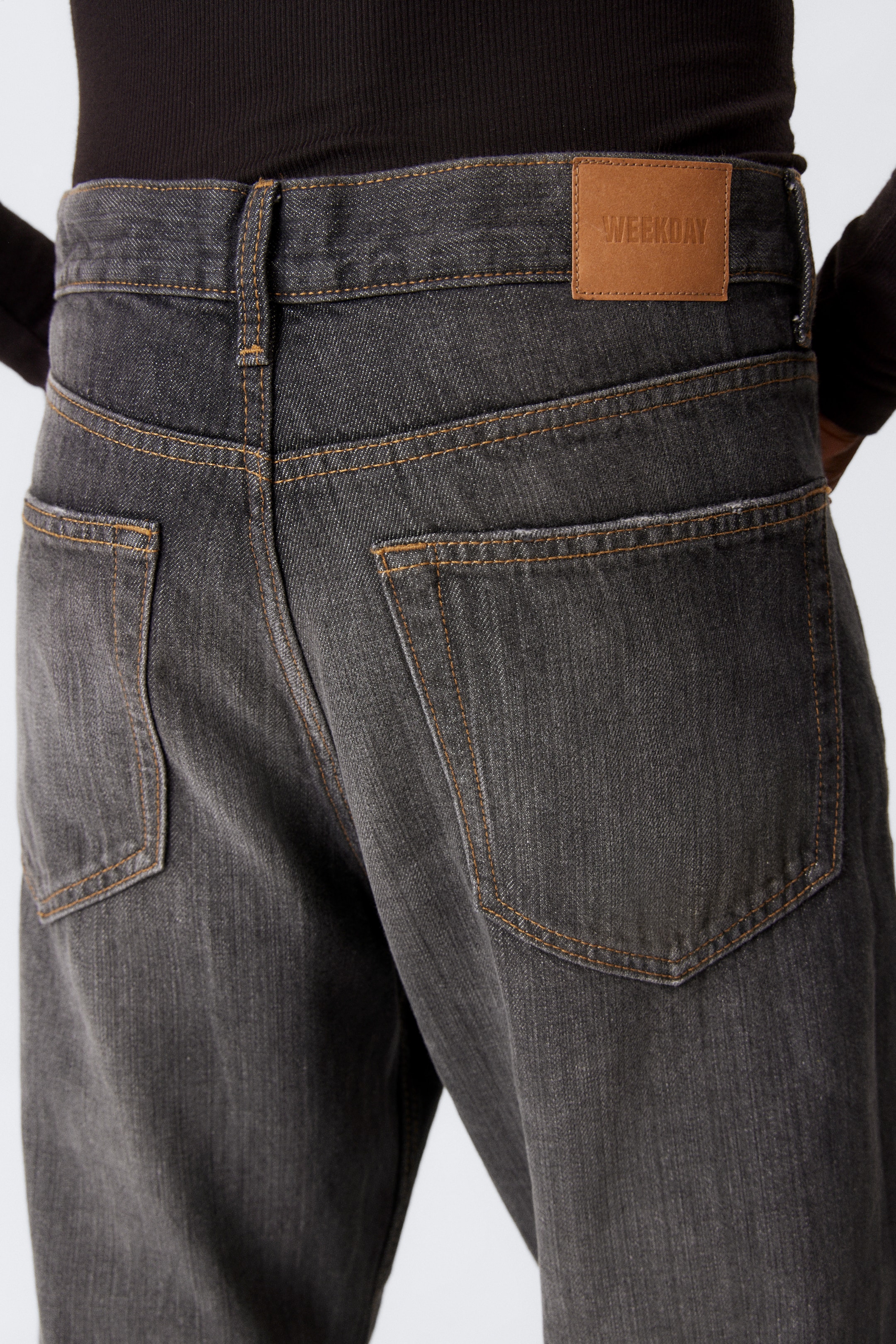 Visa större bild: Time Loose Bootcut Leg Jeans - Ash Black - Svart - HERR | H&M SE 9