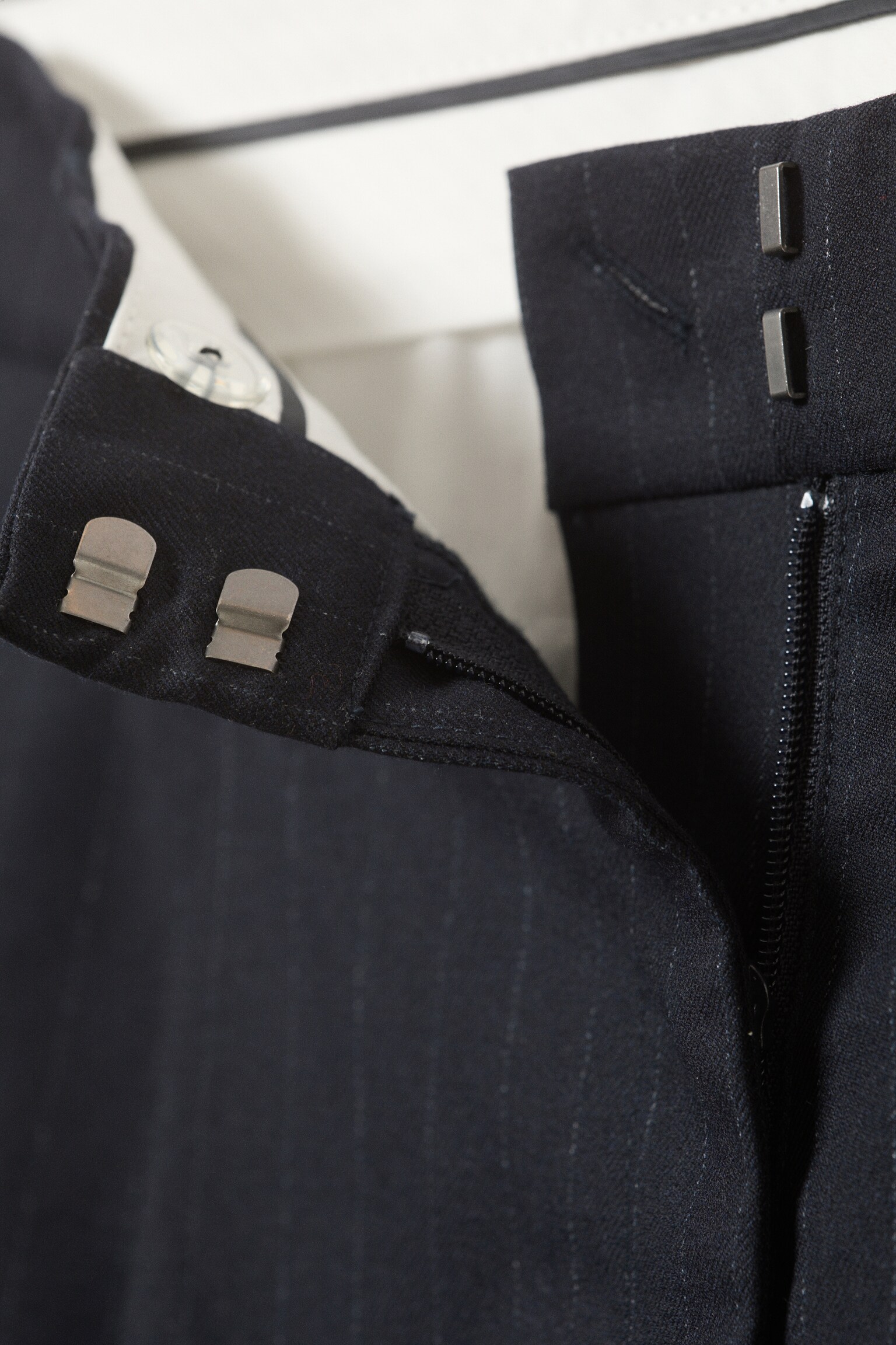Pleated Wide-Leg Suiting Trousers - Dark Blue - 6
