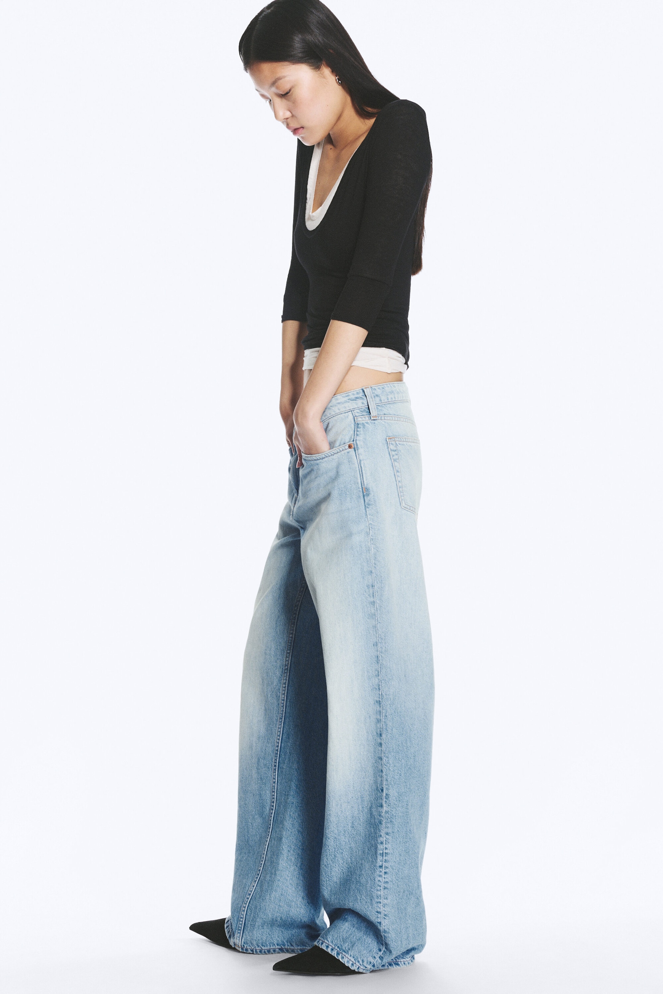 Kimberley Blue - Lys blå - Ample jeans med lavt liv, vide ben og løs passform - 2