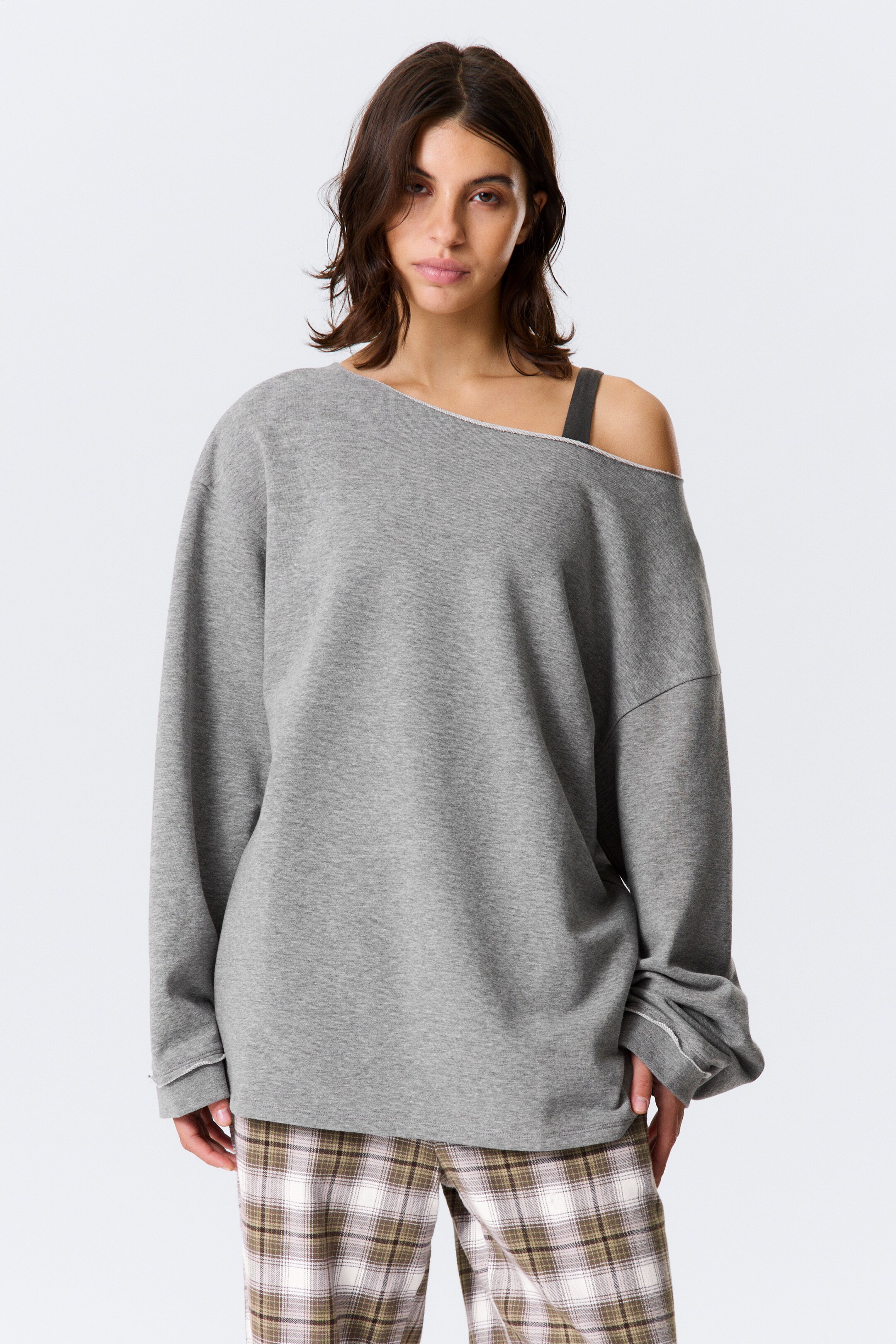 Grösseres Bild ansehen: Lässiges Off-Shoulder-Pyjama-Oberteil aus Frottee - Grau meliert - DAMEN | H&M CH 2