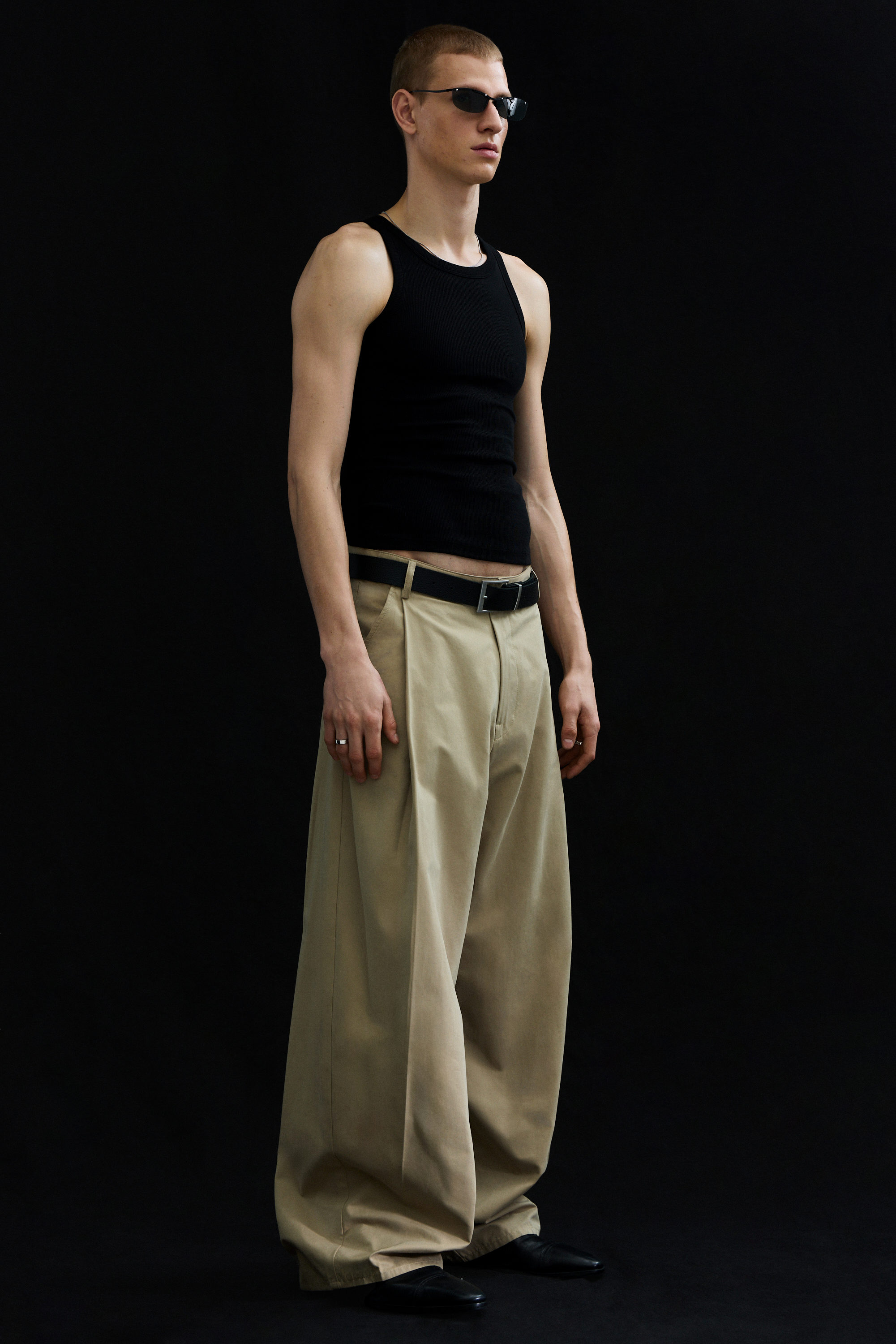 pleated loose fit wide leg trousers - Beige | Weekday WW