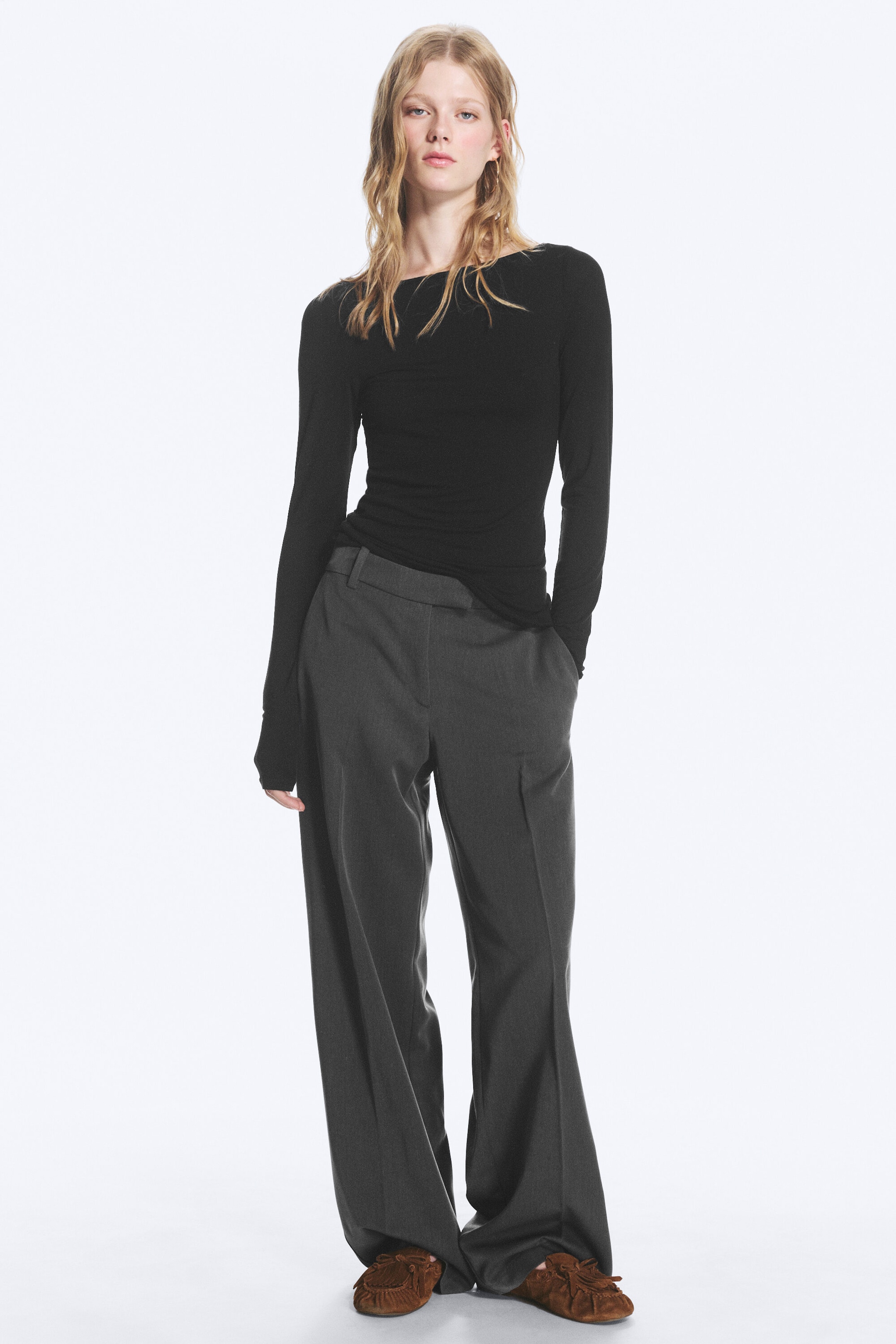 Transparentes Schwarz - Transparentes Longsleeve mit U-Boot-Ausschnitt - 2