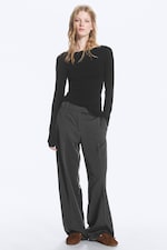 Transparentes Schwarz - Transparentes Longsleeve mit U-Boot-Ausschnitt - 2