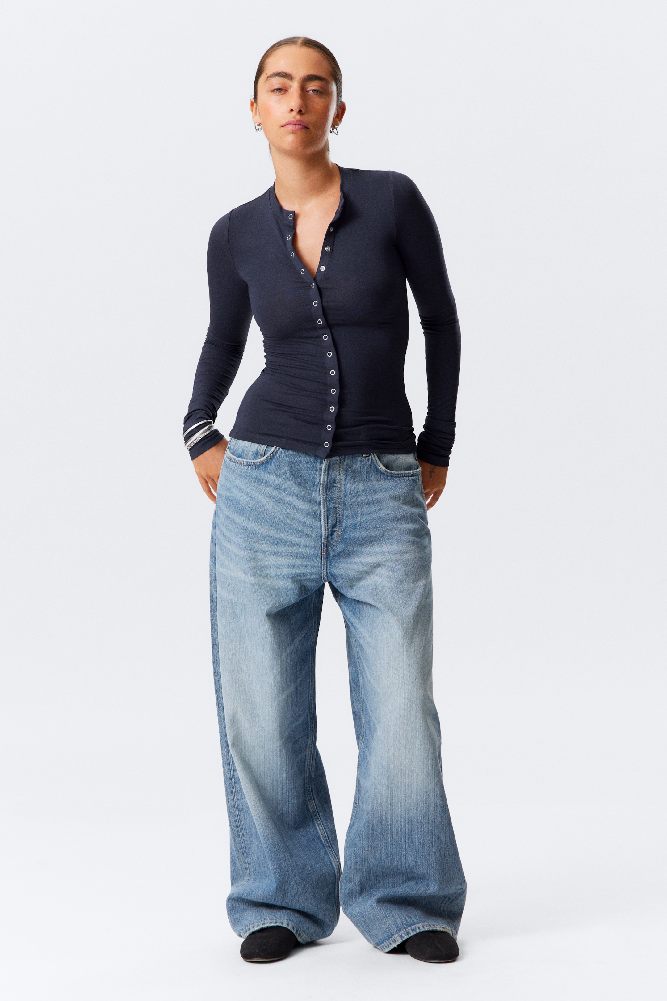 Größeres Bild anzeigen: Slim Long-Sleeved Buttoned Cardigan - Dunkelblau - Ladies | H&M AT 3