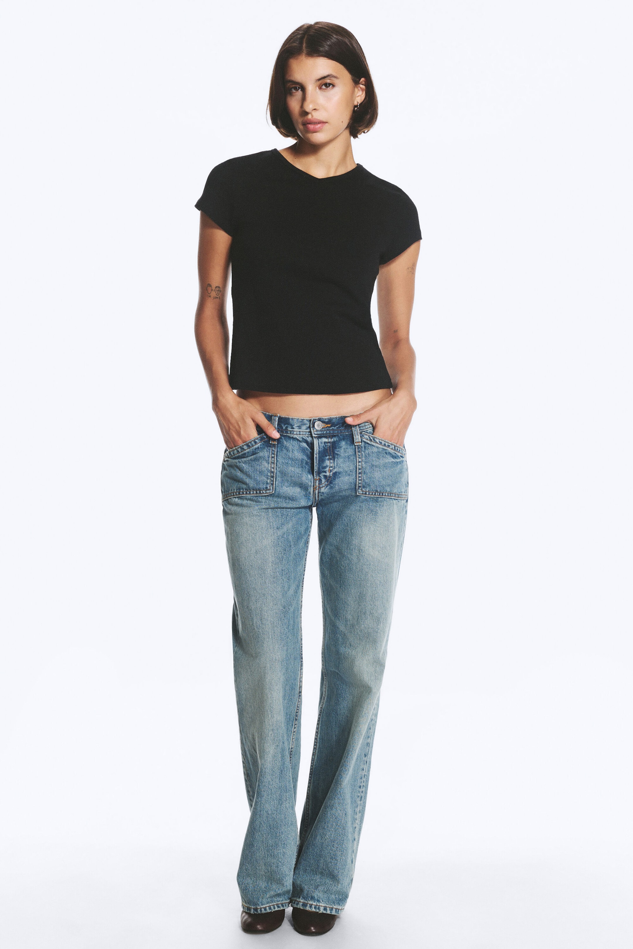 Black - Slim Short-Sleeved V-neck T-shirt - 2